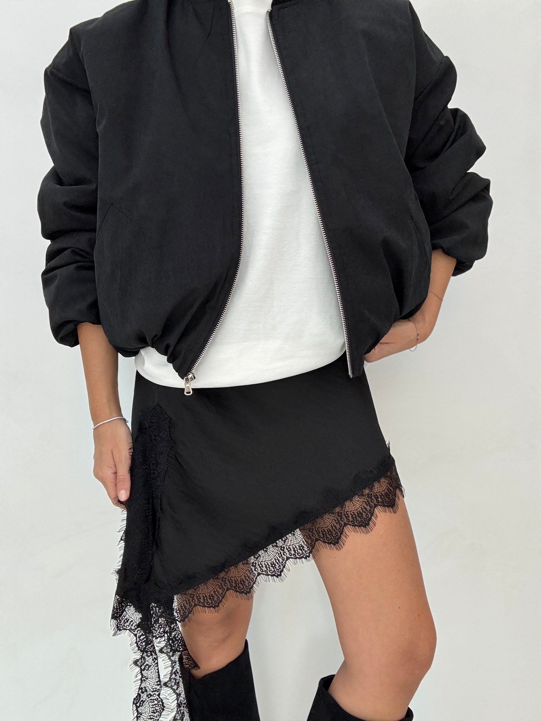 Gonna ‘SIMIL RASO CON PIZZO’ Nera