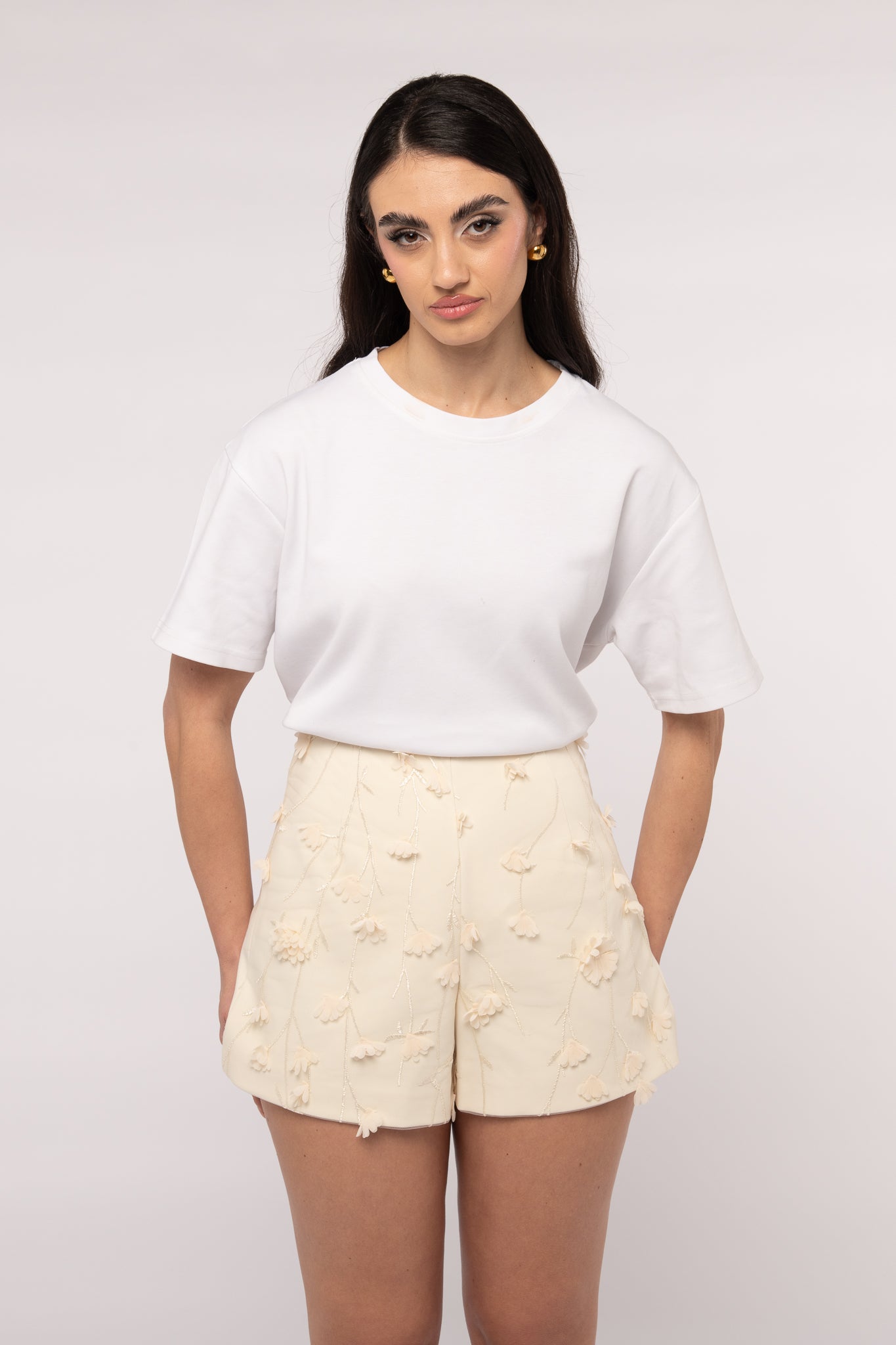 Pantaloncino ‘APPLICAZIONI FLOREALI ’ Panna