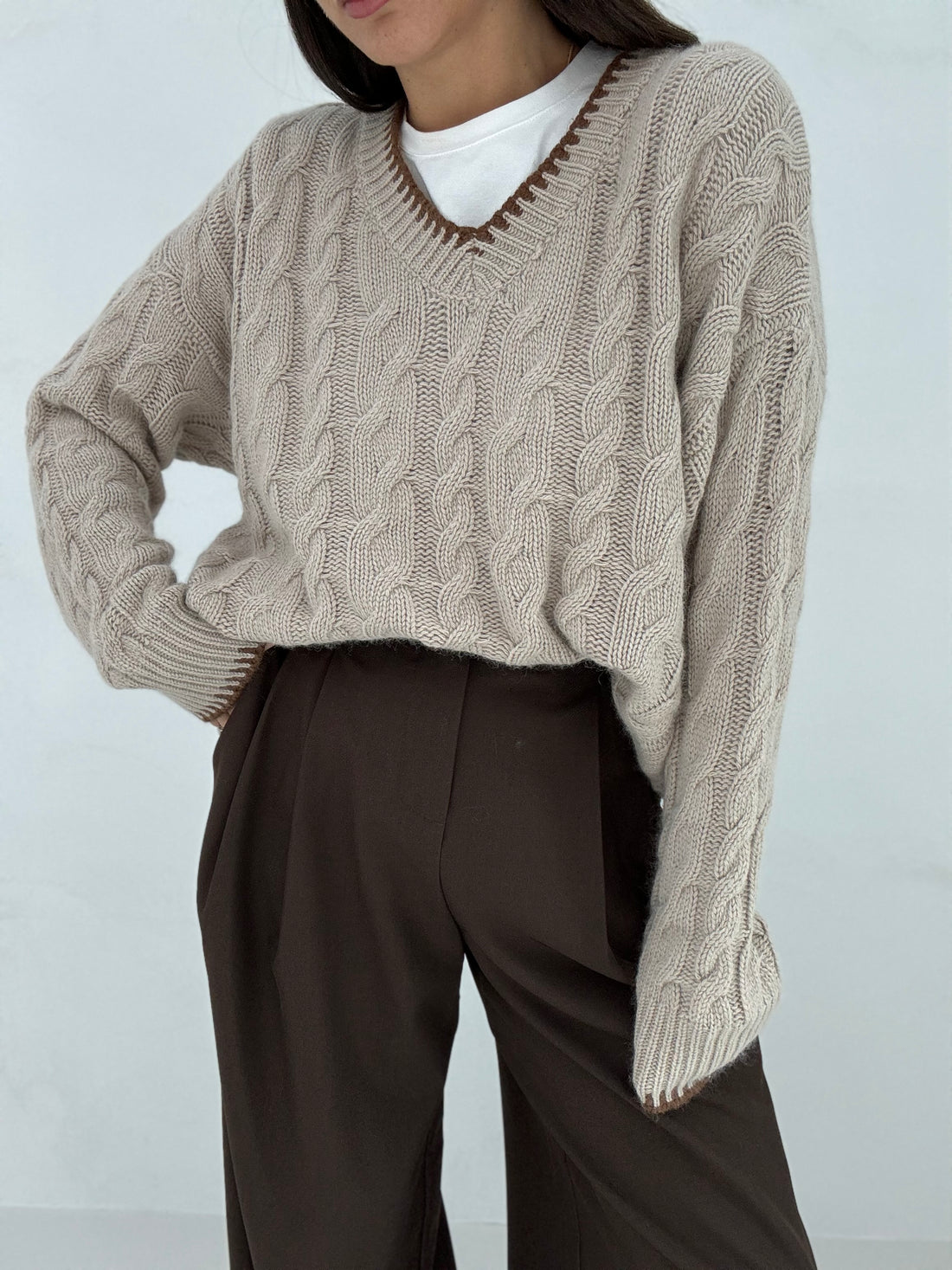 Maglione treccia ‘SCOLLO A V’ BY LUMINA Camel