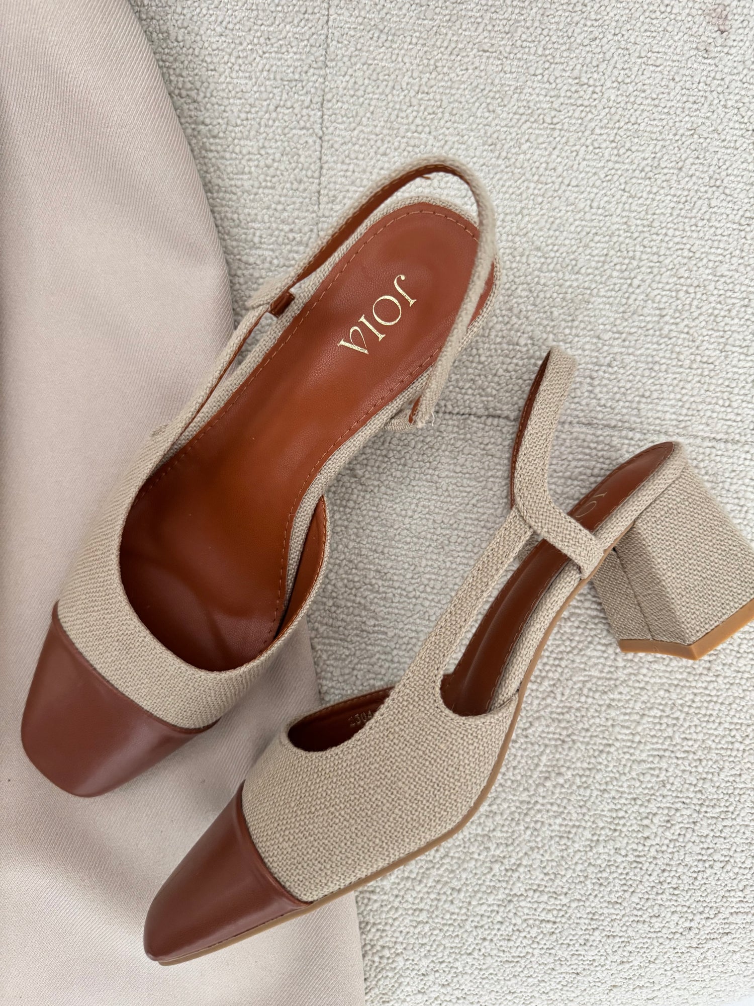 Scarpe ‘MODELLO GIULIA’ Rafia punta Camel