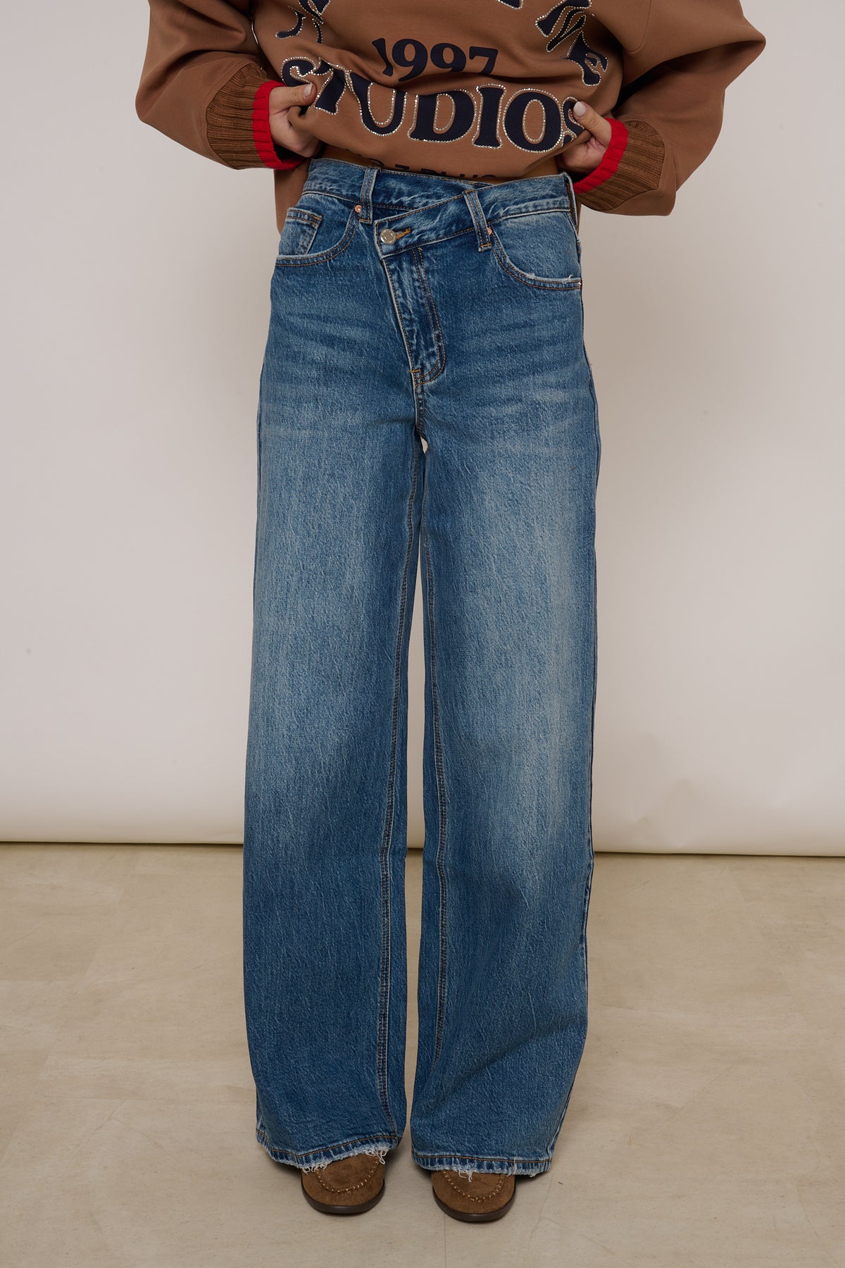 Jeans ‘ABBOTTONATURA ASIMMETRICA’ Denim Chiaro
