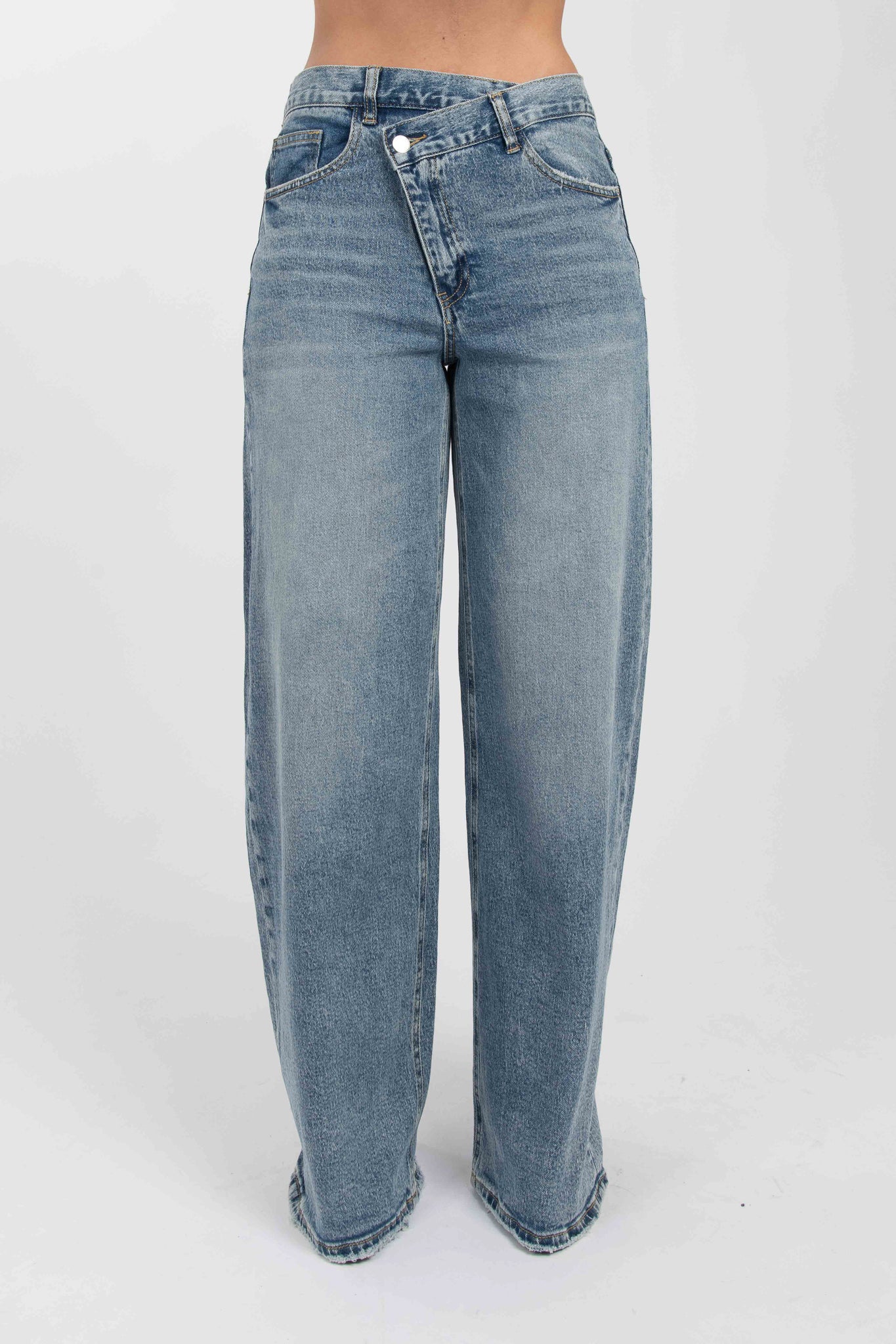 Jeans ‘BOTTONE ASIMMETRICO’ Denim Chiaro