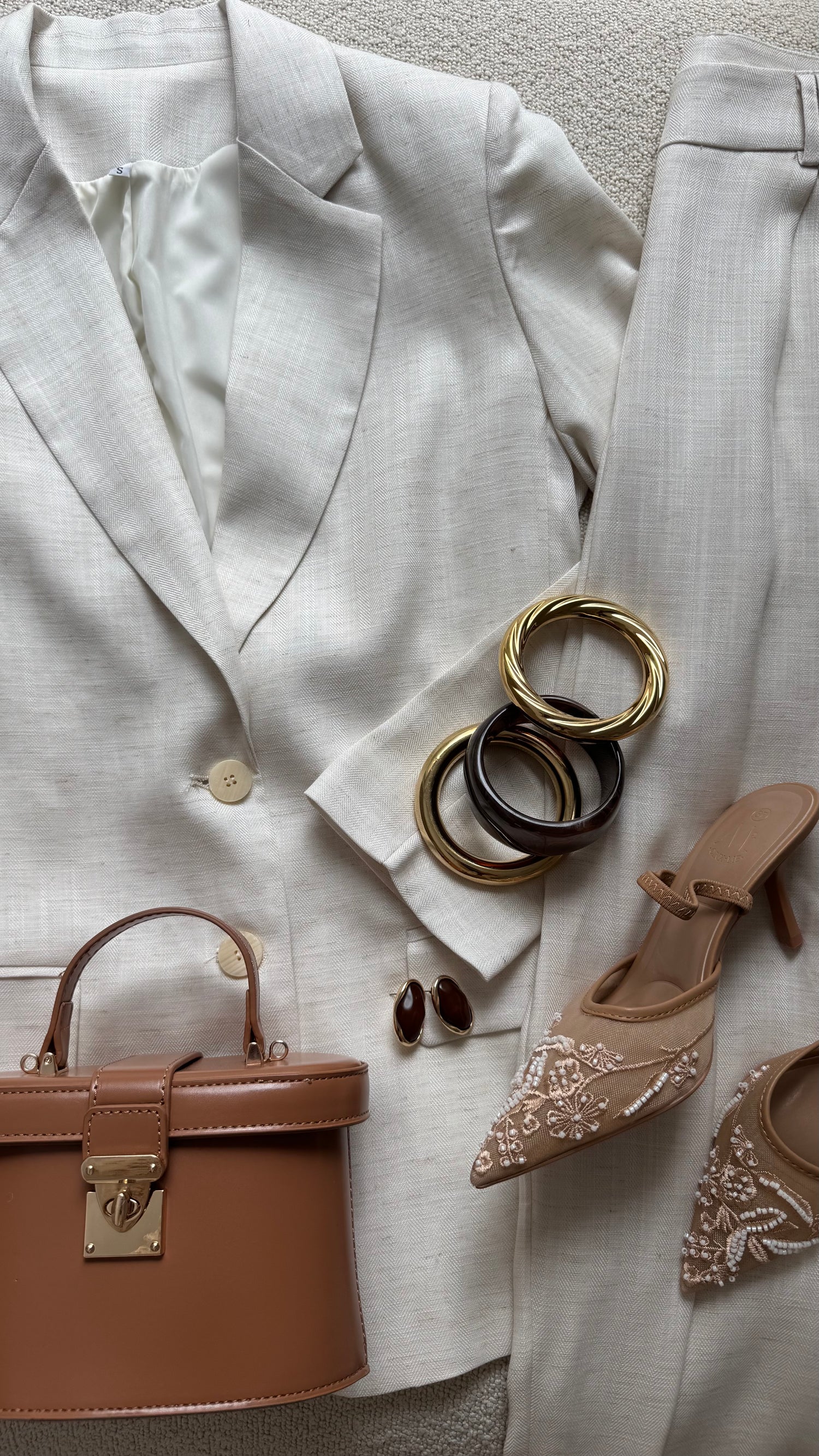 Décolleté ‘RICAMI E PERLINE’ Camel
