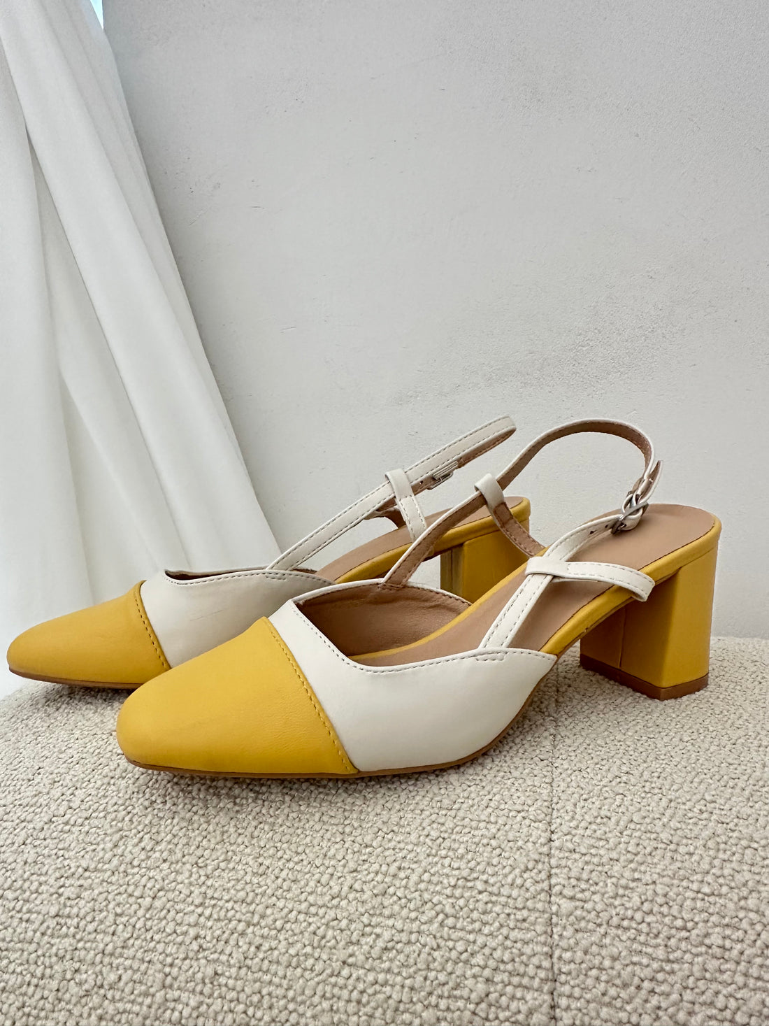 Scarpe ‘GIULIA ECOPELLE CON TACCO ’ punta Gialla