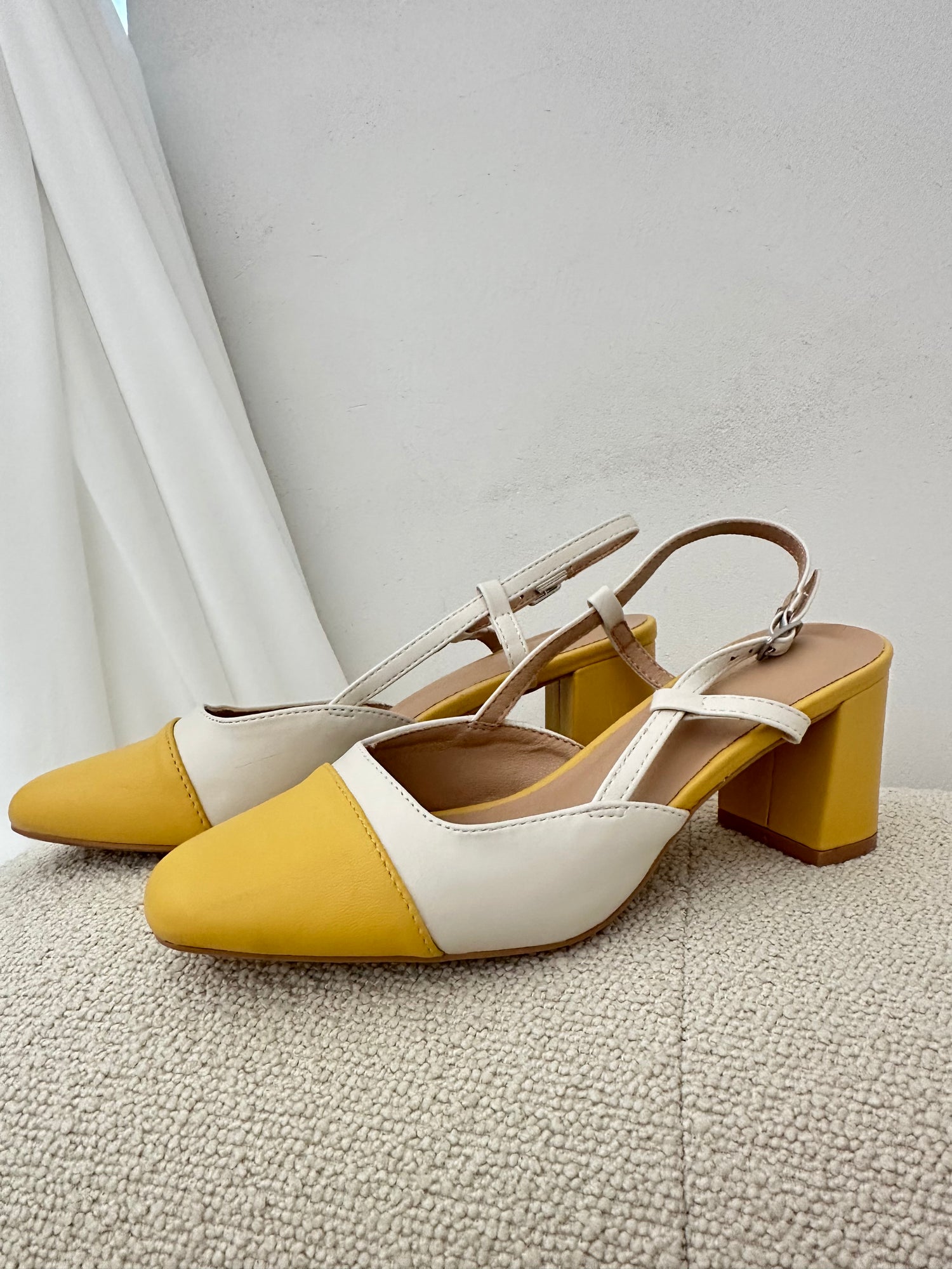 Scarpe ‘GIULIA ECOPELLE CON TACCO ’ punta Gialla