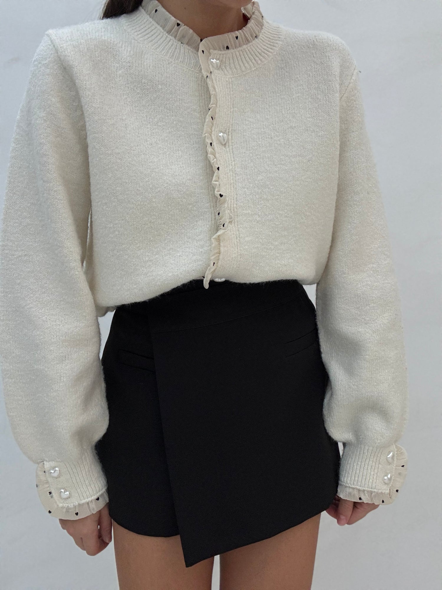 Cardigan ‘BOTTONI PERLA E CUORI’ Panna