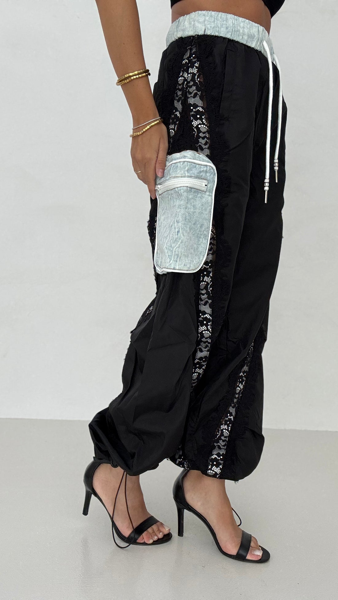 Pantalone’TESSUTO TECNICO’ pizzo e effetto denim