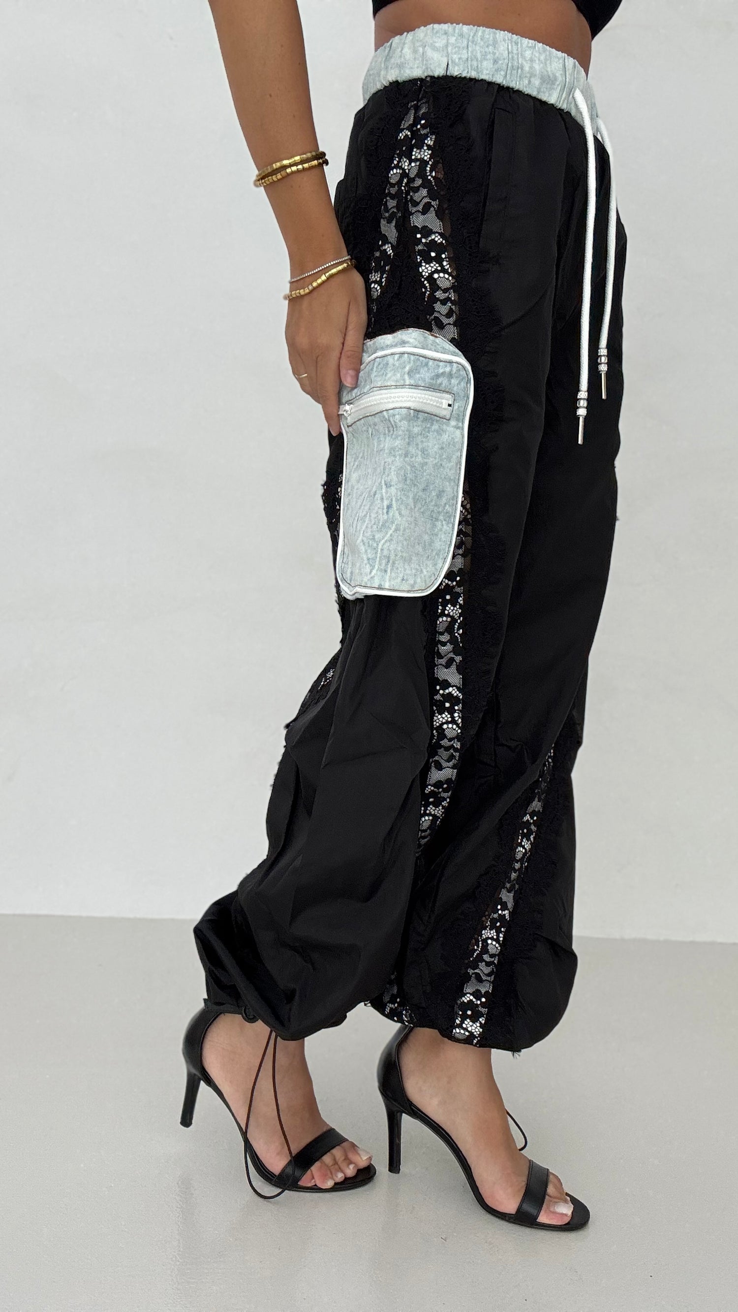Pantalone’TESSUTO TECNICO’ pizzo e effetto denim