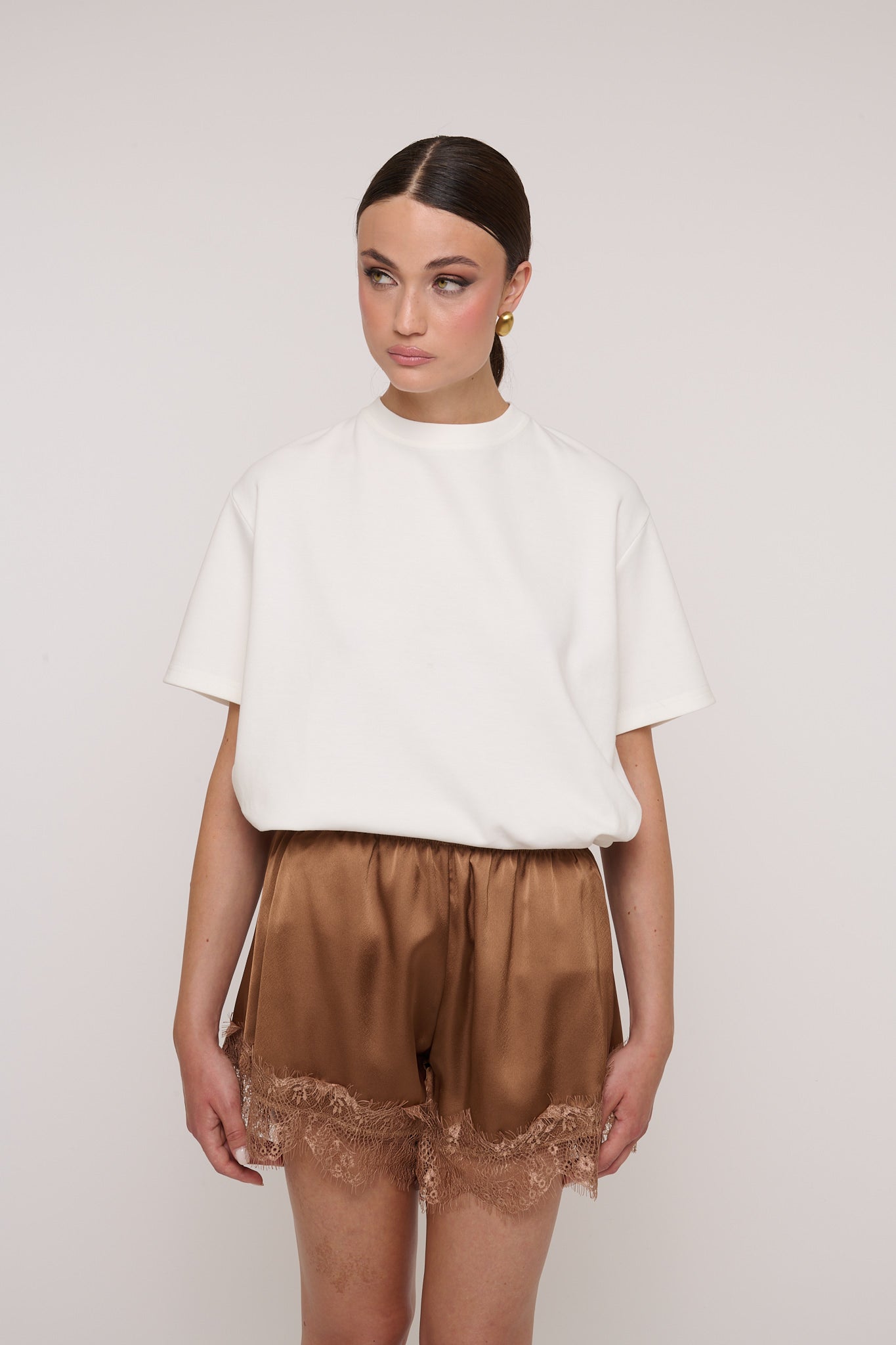 Pantaloncino ‘SIMIL RASO CON PIZZO’ Camel