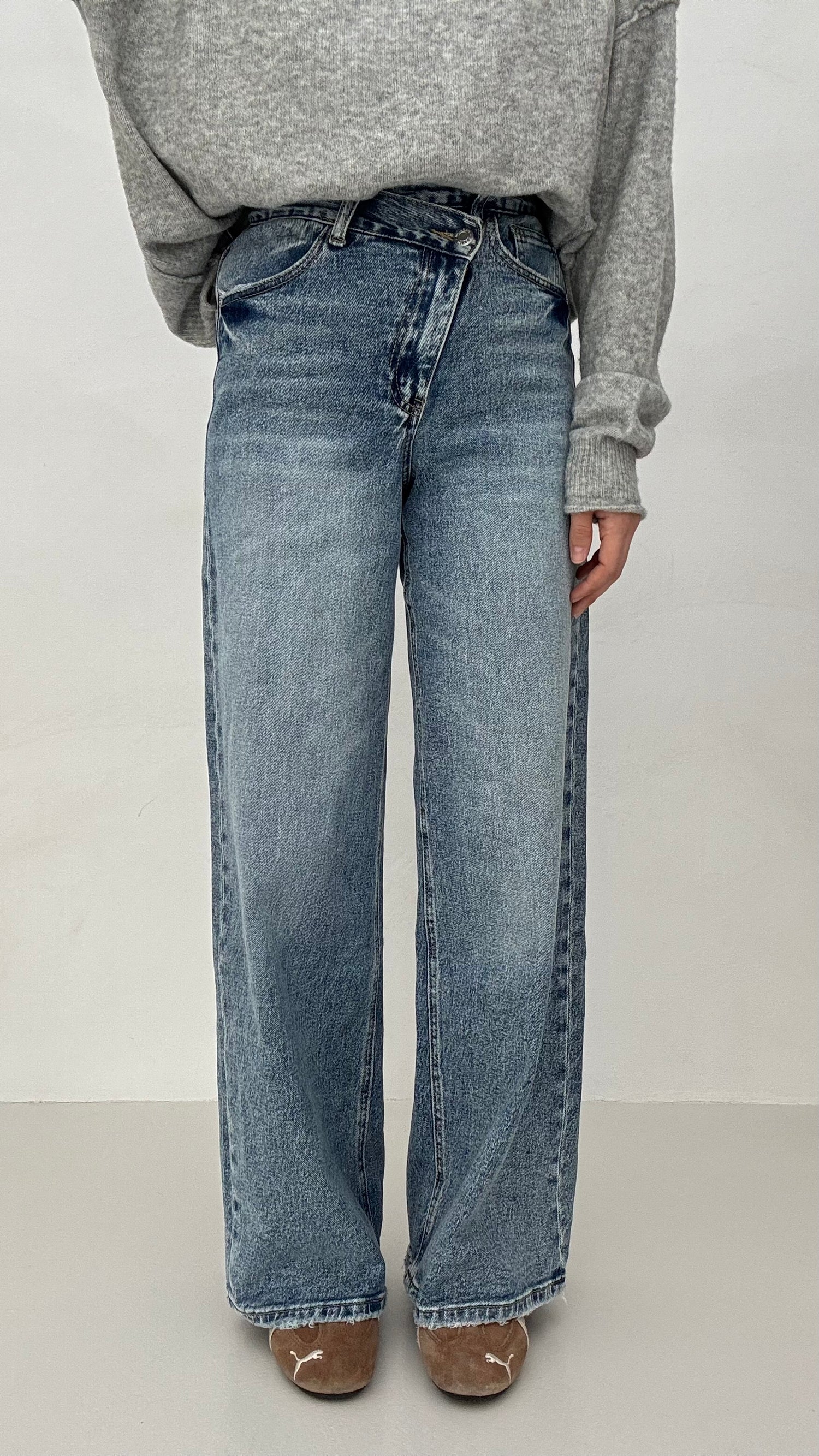 Jeans ‘BOTTONE ASIMMETRICO’ Denim Chiaro