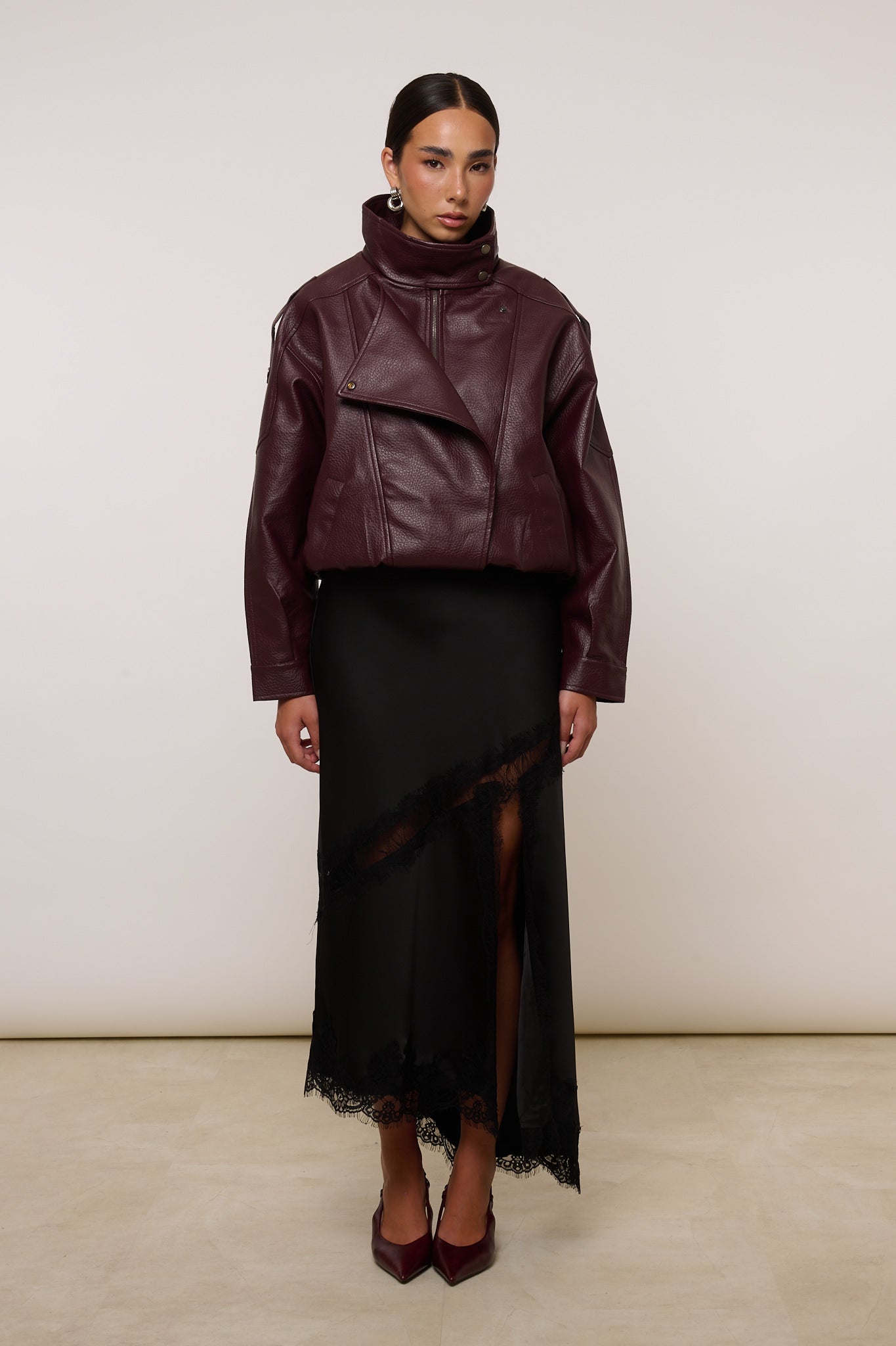 Gonna ‘SATIN’ Con Pizzo Nera