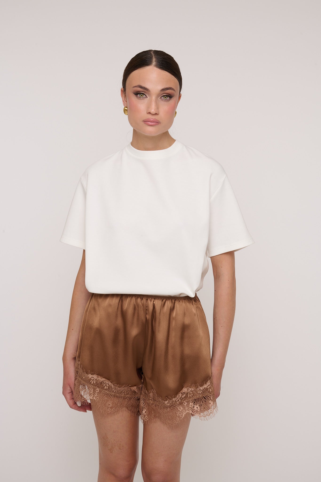 Pantaloncino ‘SIMIL RASO CON PIZZO’ Camel