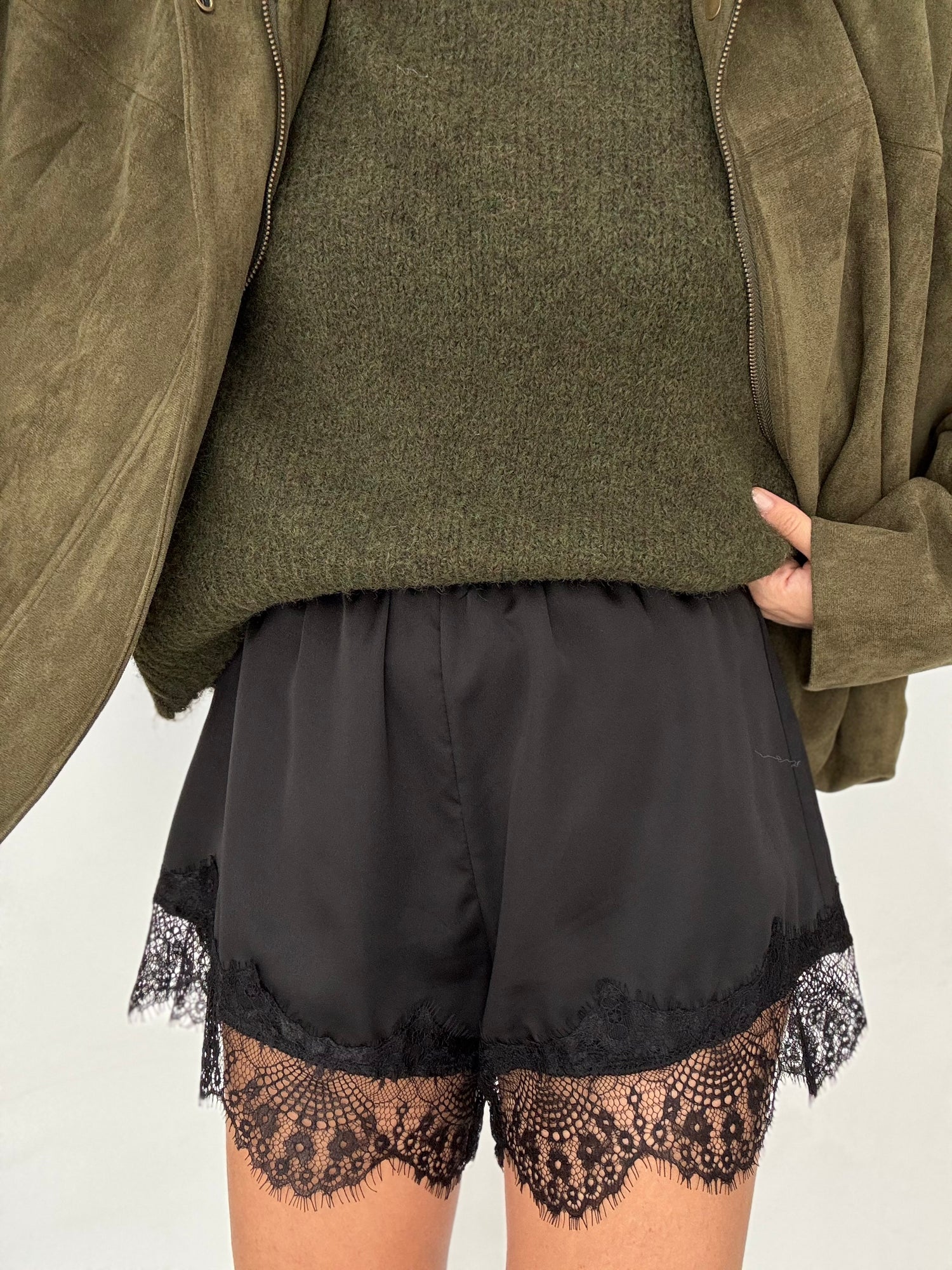 Pantaloncino ‘SIMIL RASO CON PIZZO’ Nero
