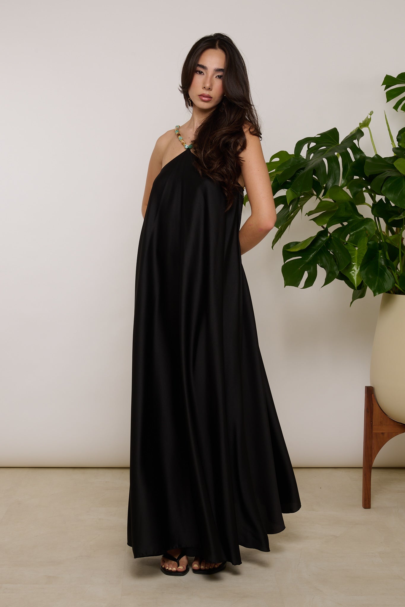 Abito ‘SATIN’ Con Perle Nero