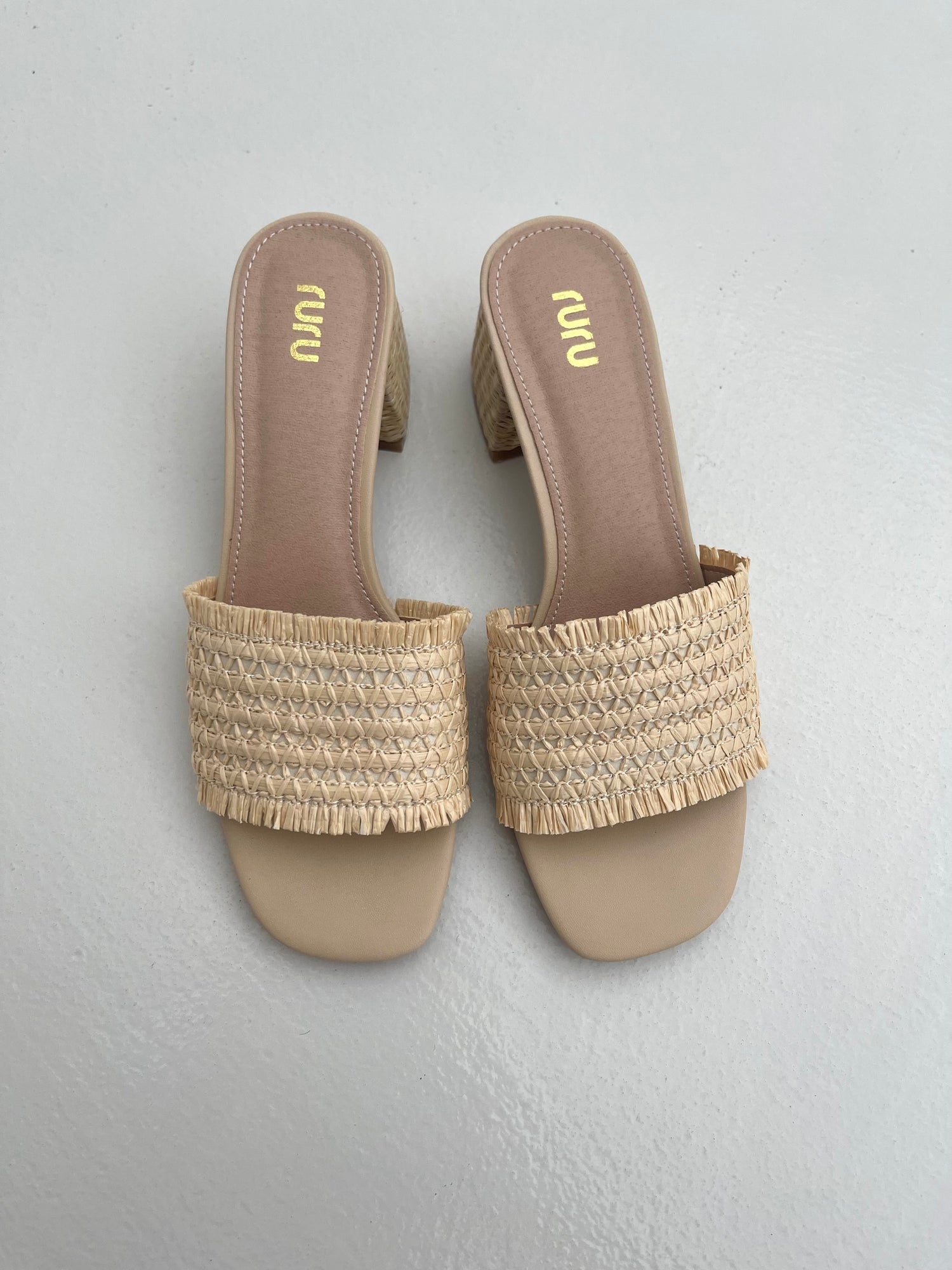 Sabot con tacco ‘IN RAFIA’ beige