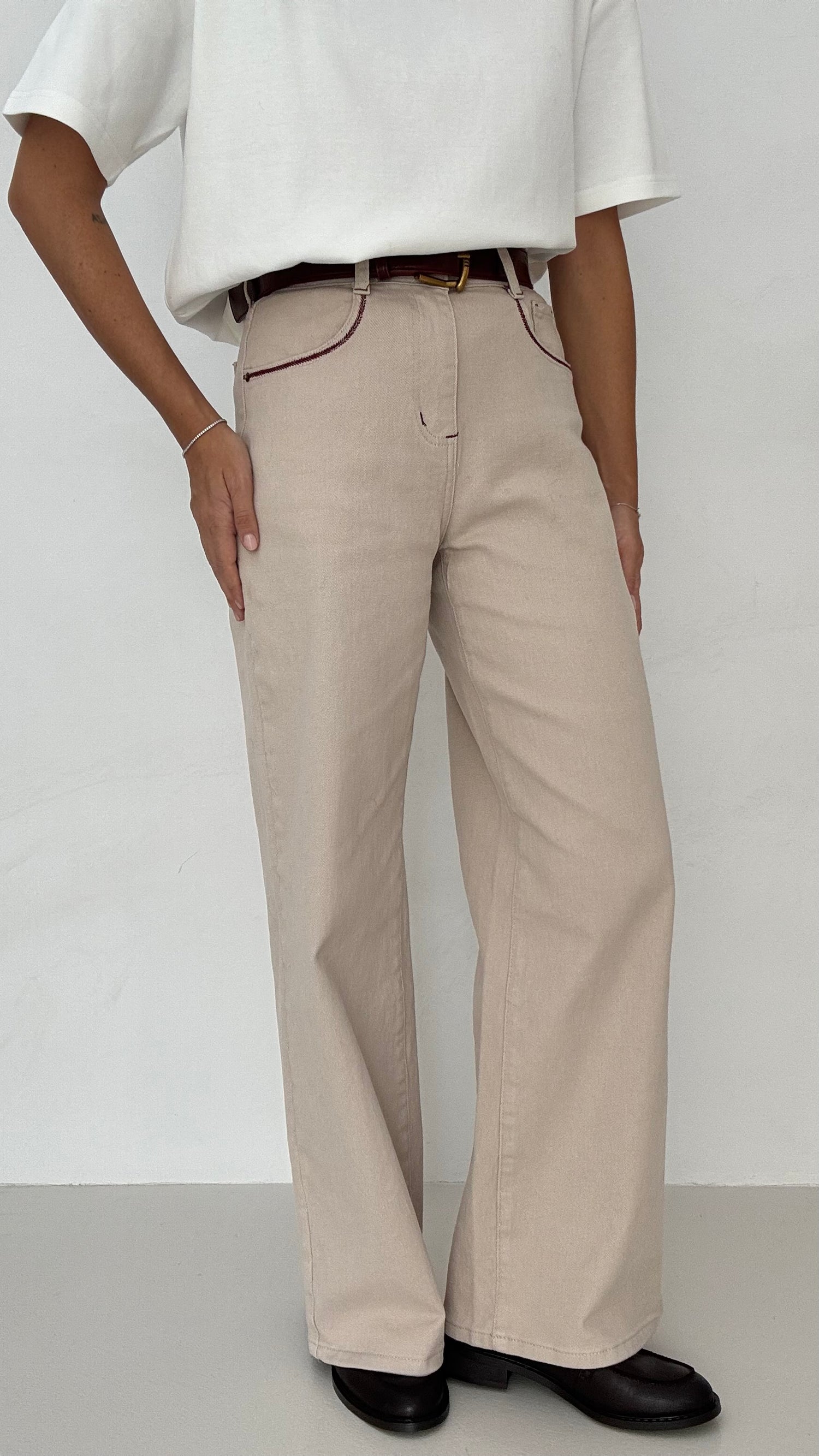 Jeans ‘GAMBA MORBIDA +CINTURA’ 98%COTONE Beige cuciture Bordeaux