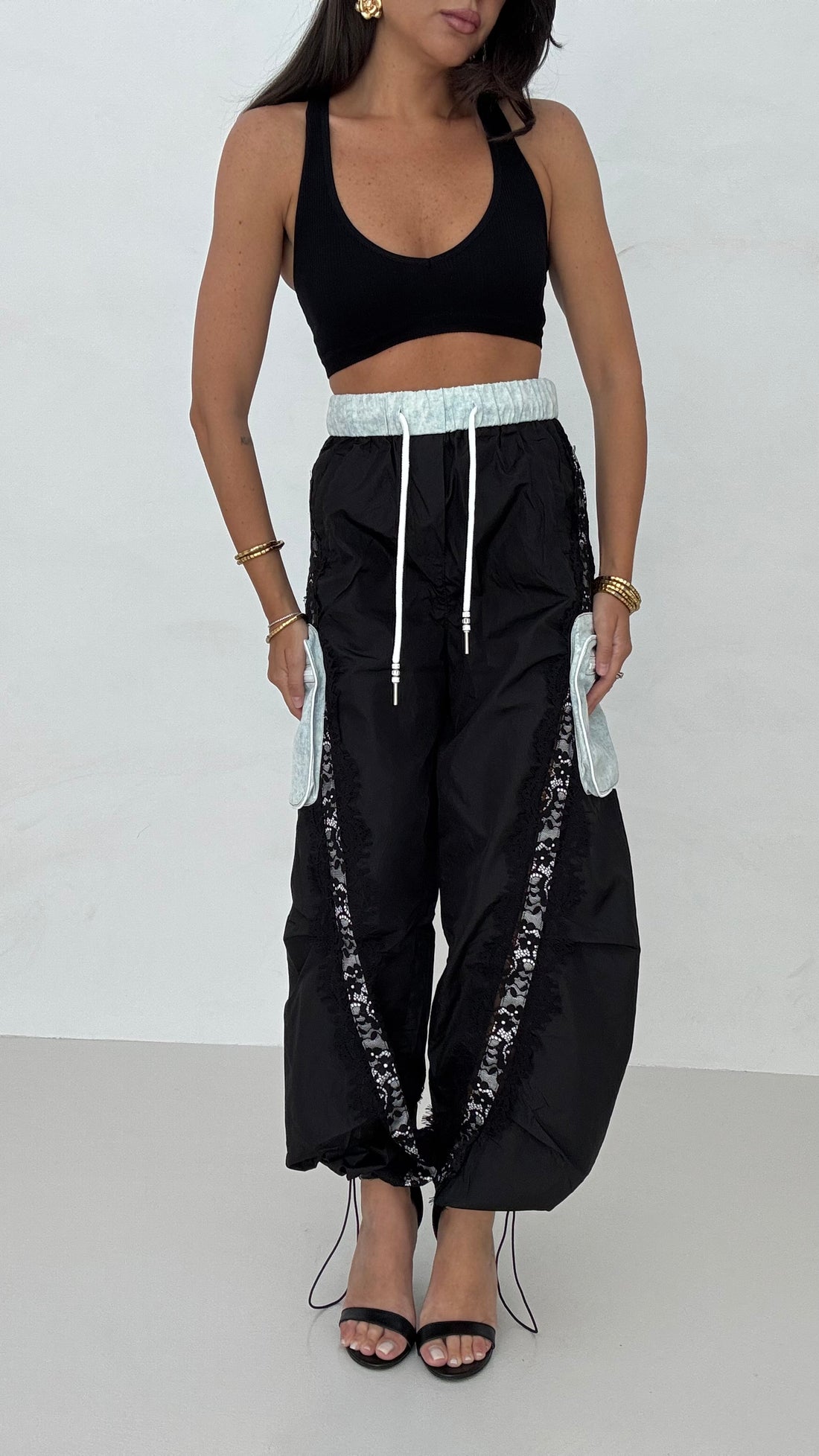 Pantalone’TESSUTO TECNICO’ pizzo e effetto denim