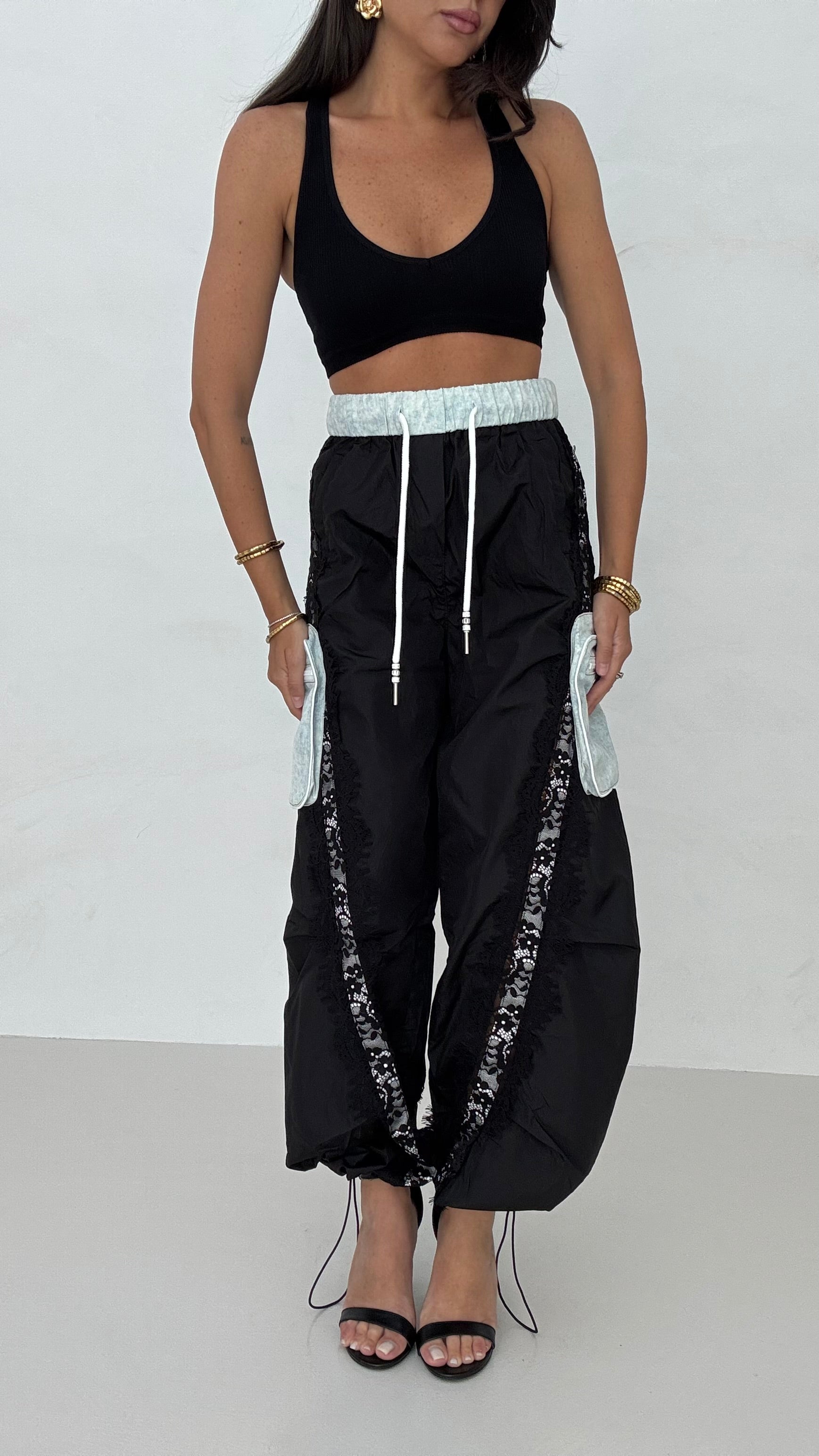 Pantalone’TESSUTO TECNICO’ pizzo e effetto denim