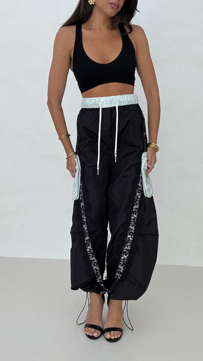 Pantalone’TESSUTO TECNICO’ pizzo e effetto denim