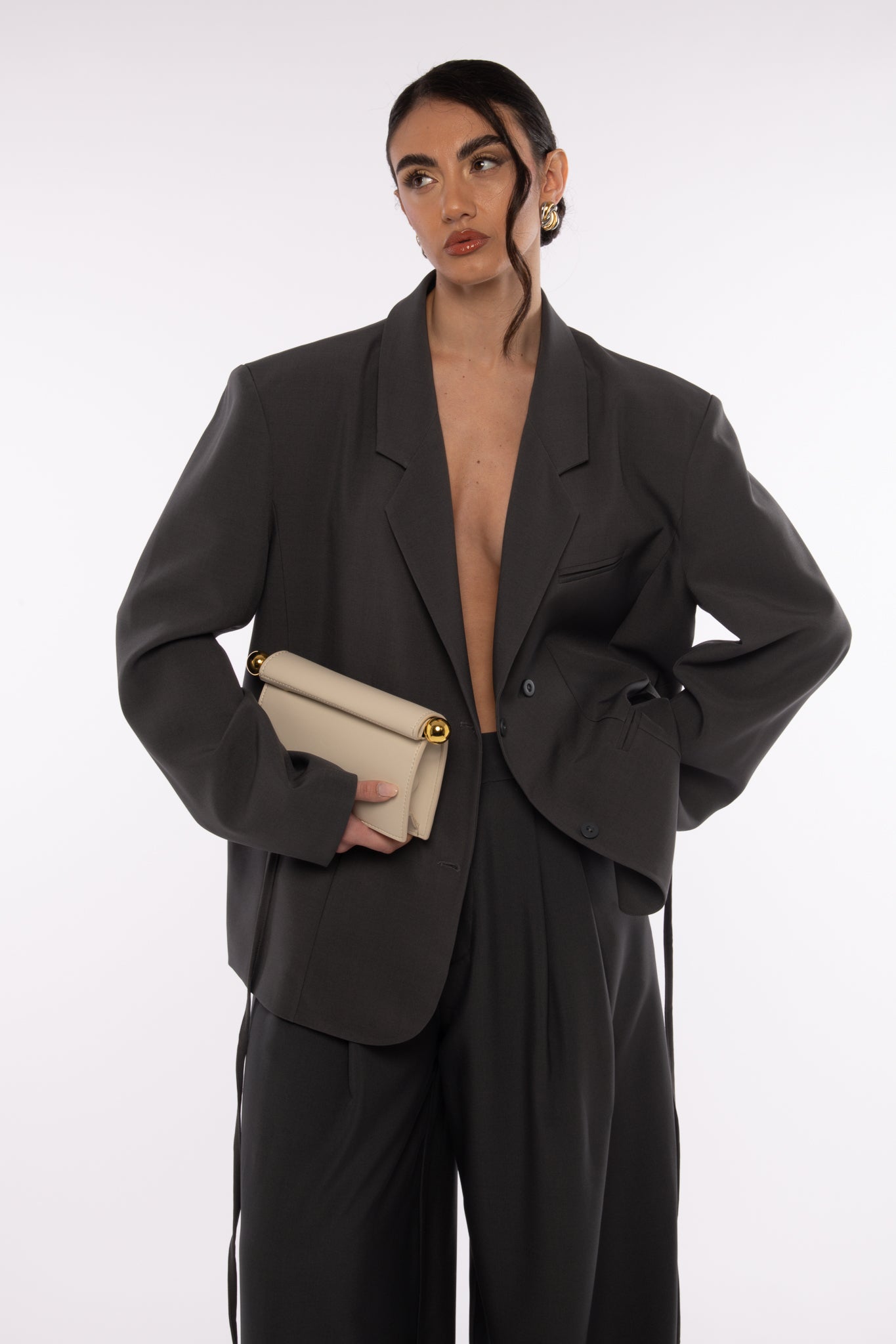 Tailleur ‘GIACCA ABBOTTONATURA ASIMMETRICA E FUSCIACCA’ Grigio