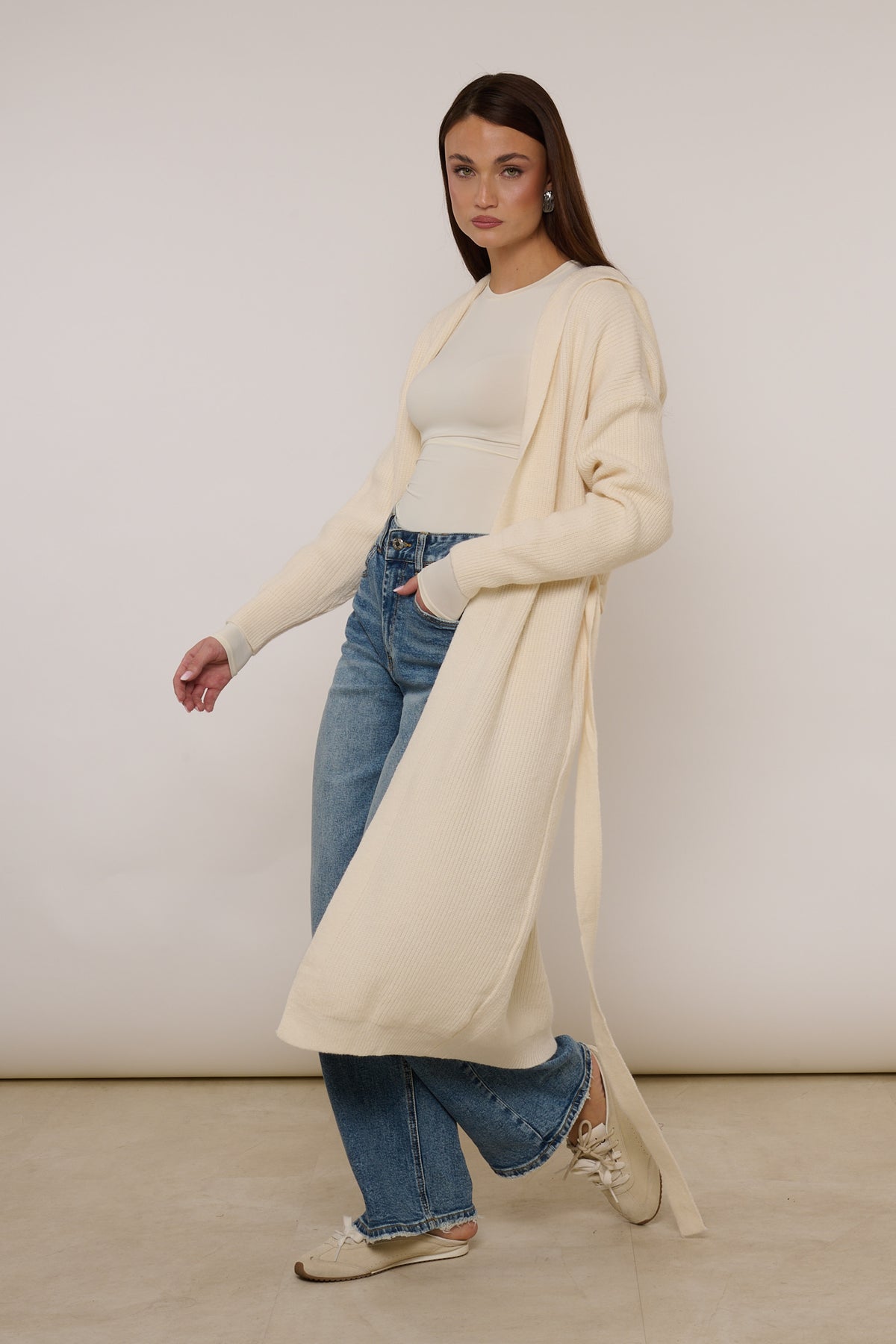 Cardigan ‘LUNGO’ con cappuccio e cintura Panna