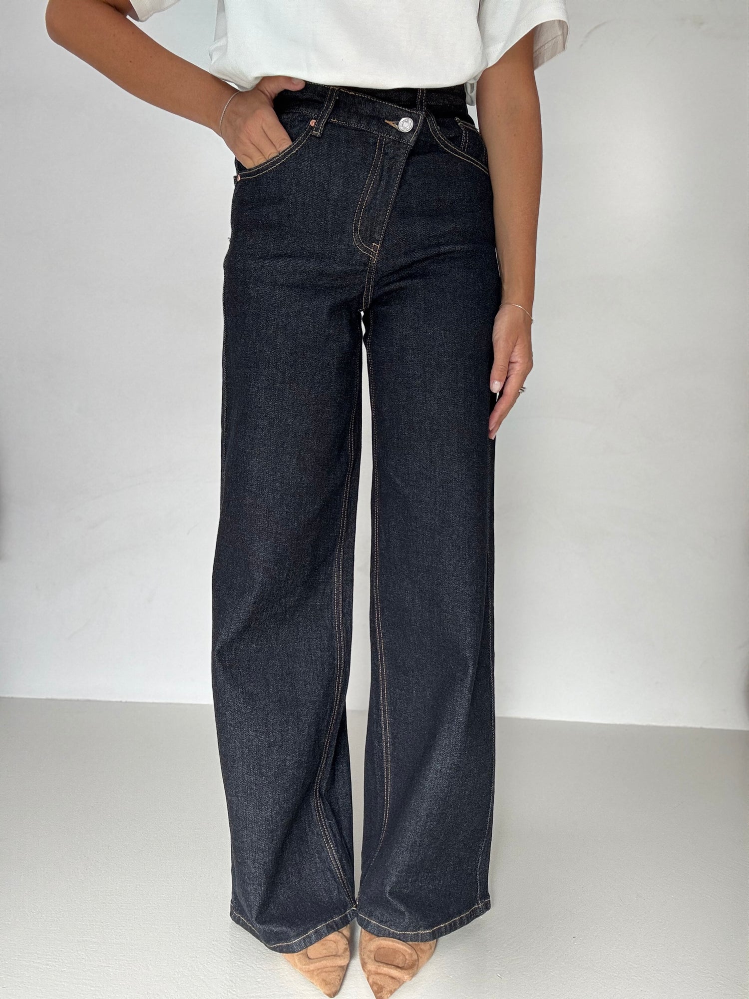 Jeans ‘BOTTONE ASIMMETRICO’ Lavaggio Zero