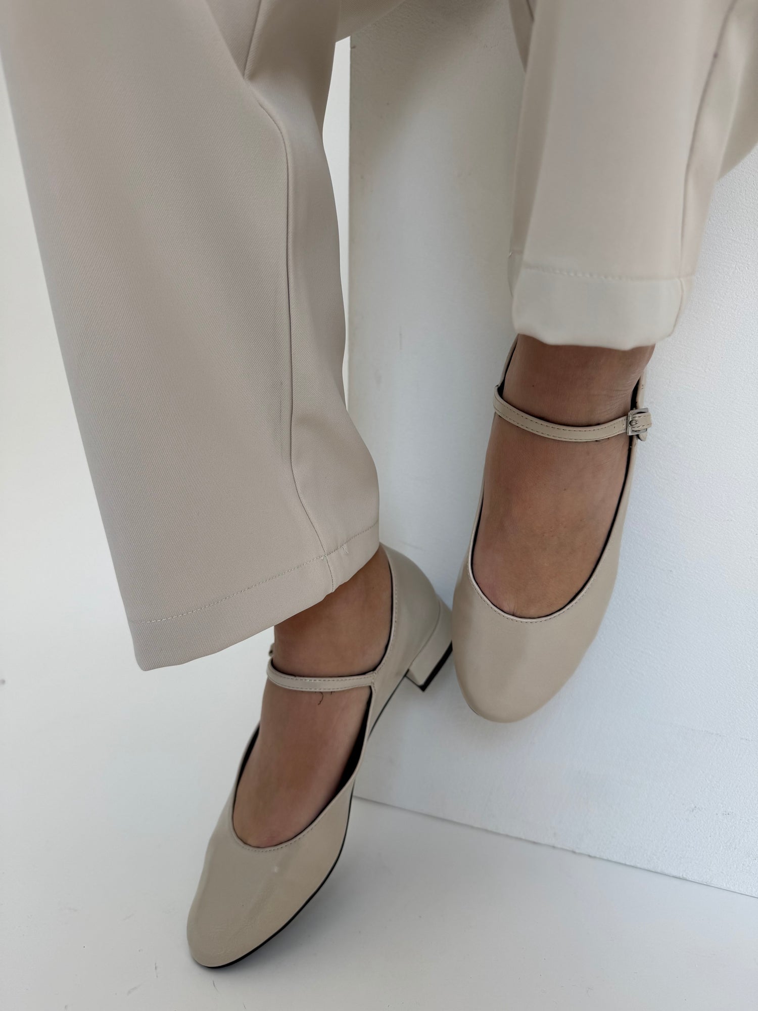 Ballerina ‘ECOPELLE CON CINTURINO’ PANNA