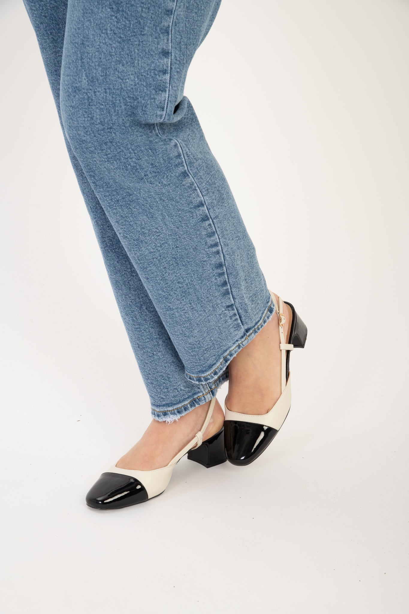 Scarpe ‘MODELLO GIULIA’ Bianche e Nere