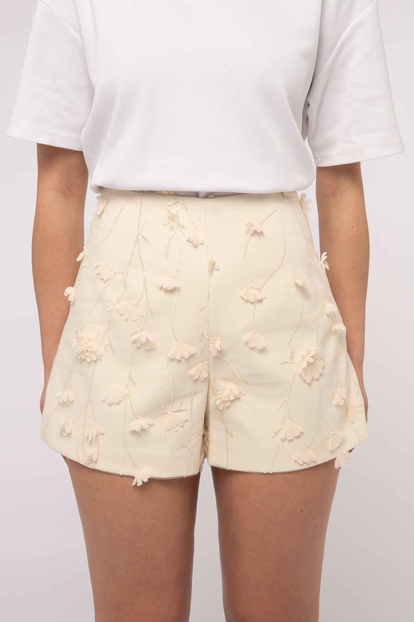 Pantaloncino ‘APPLICAZIONI FLOREALI ’ Panna