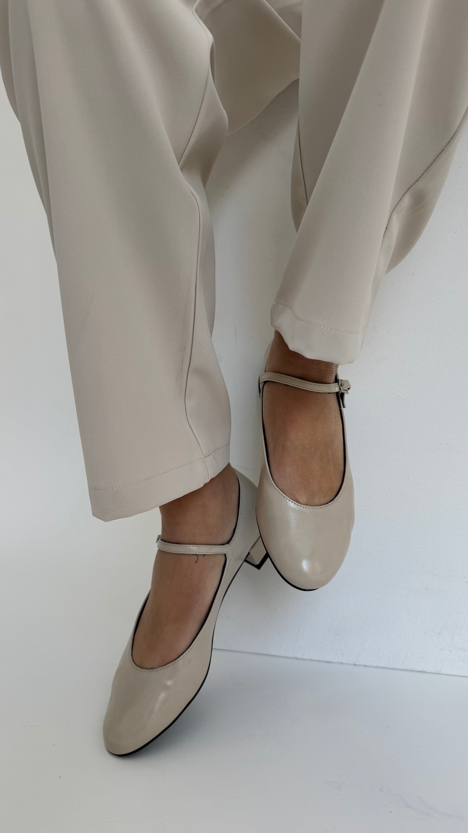 Ballerina ‘ECOPELLE CON CINTURINO’ PANNA