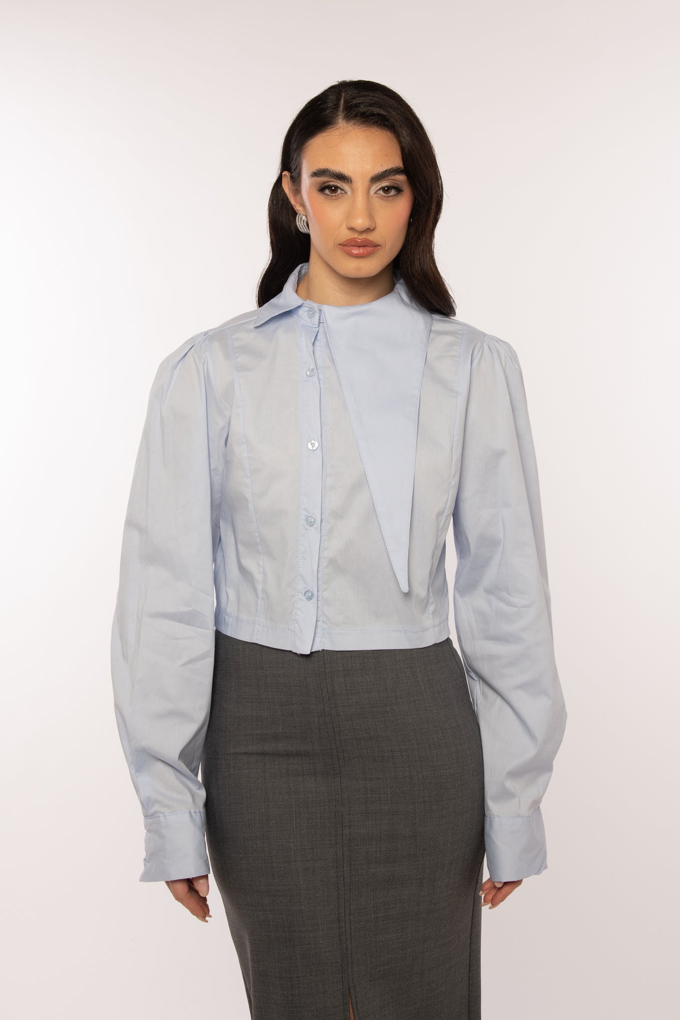 Camicia crop ‘BAVERO ASIMMETRICO’ Azzurra