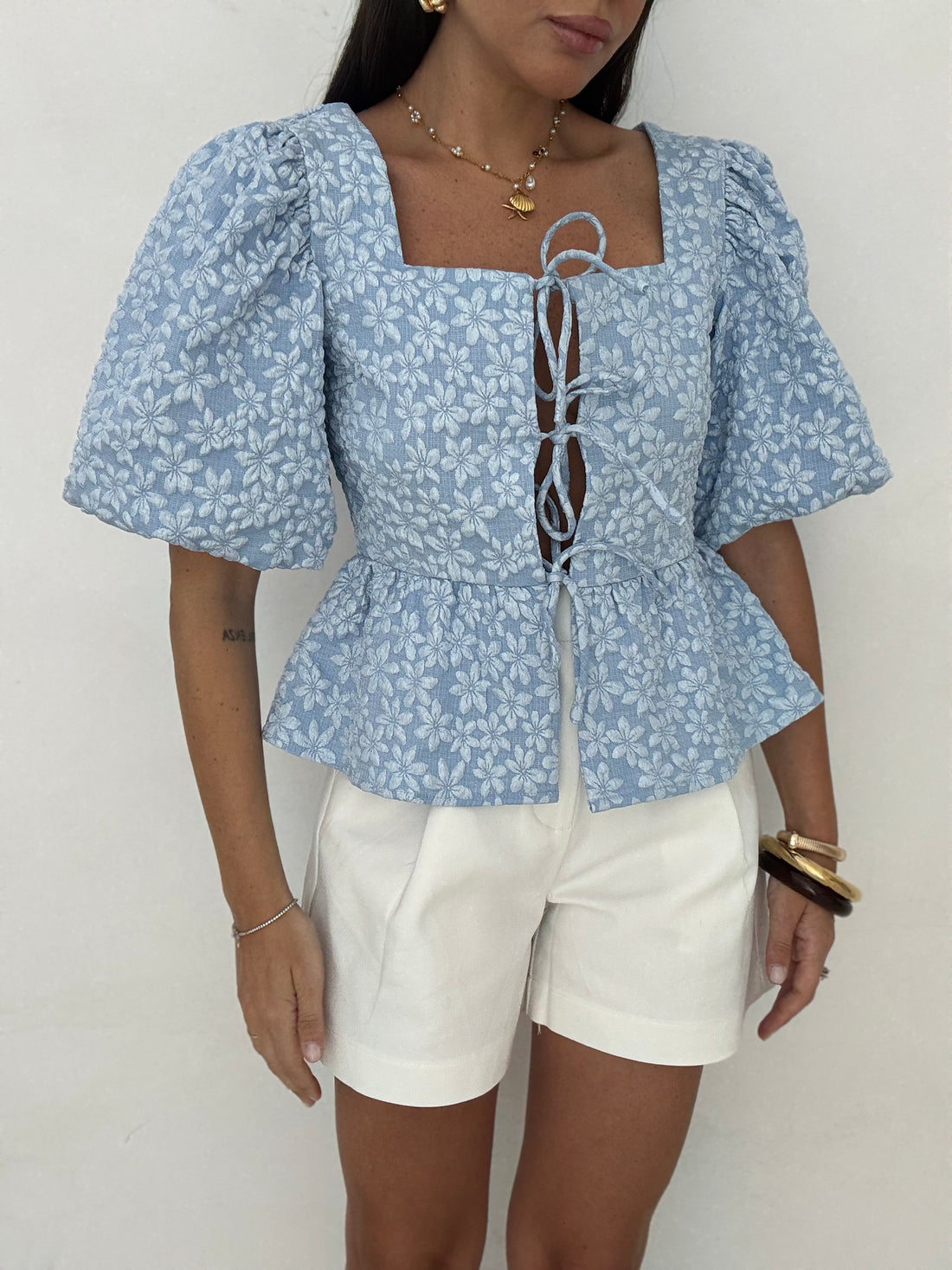 Camicia ‘RICAMATA’ manica a sbuffo Azzurra
