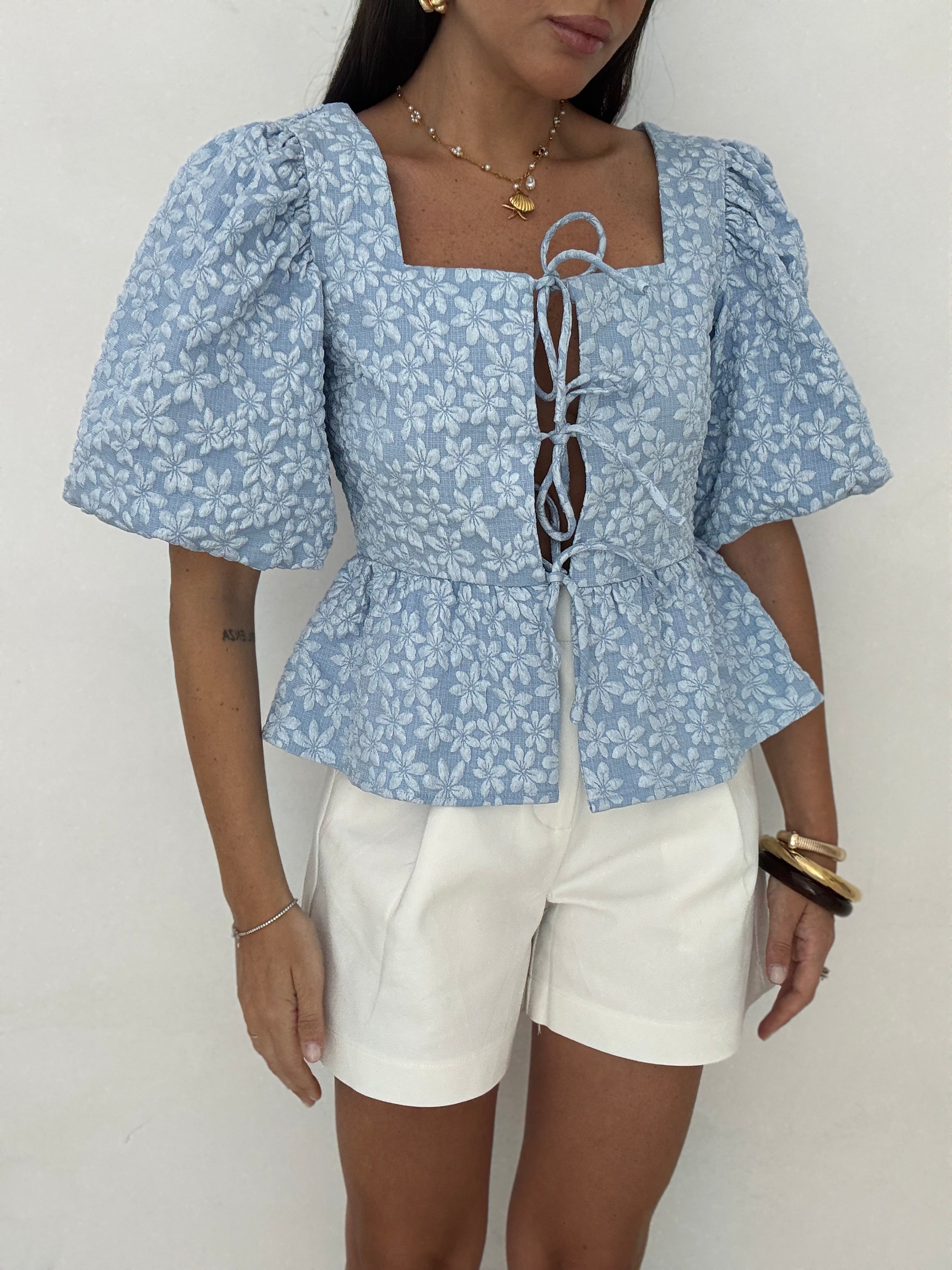 Camicia ‘RICAMATA’ manica a sbuffo Azzurra