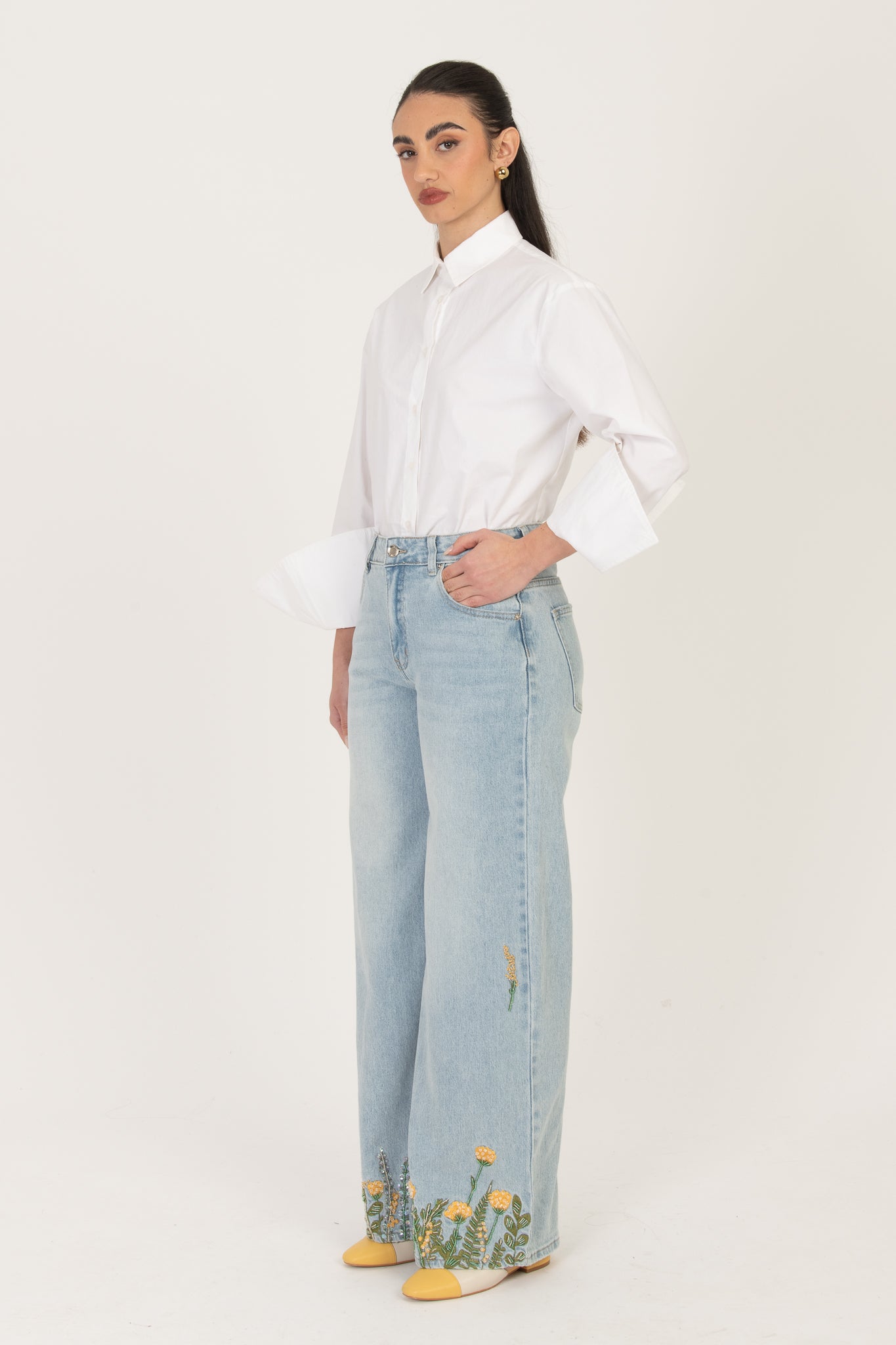 Jeans ‘SETTE OTTAVI CON RICAMI E APPLICAZIONI’ Sul fondo