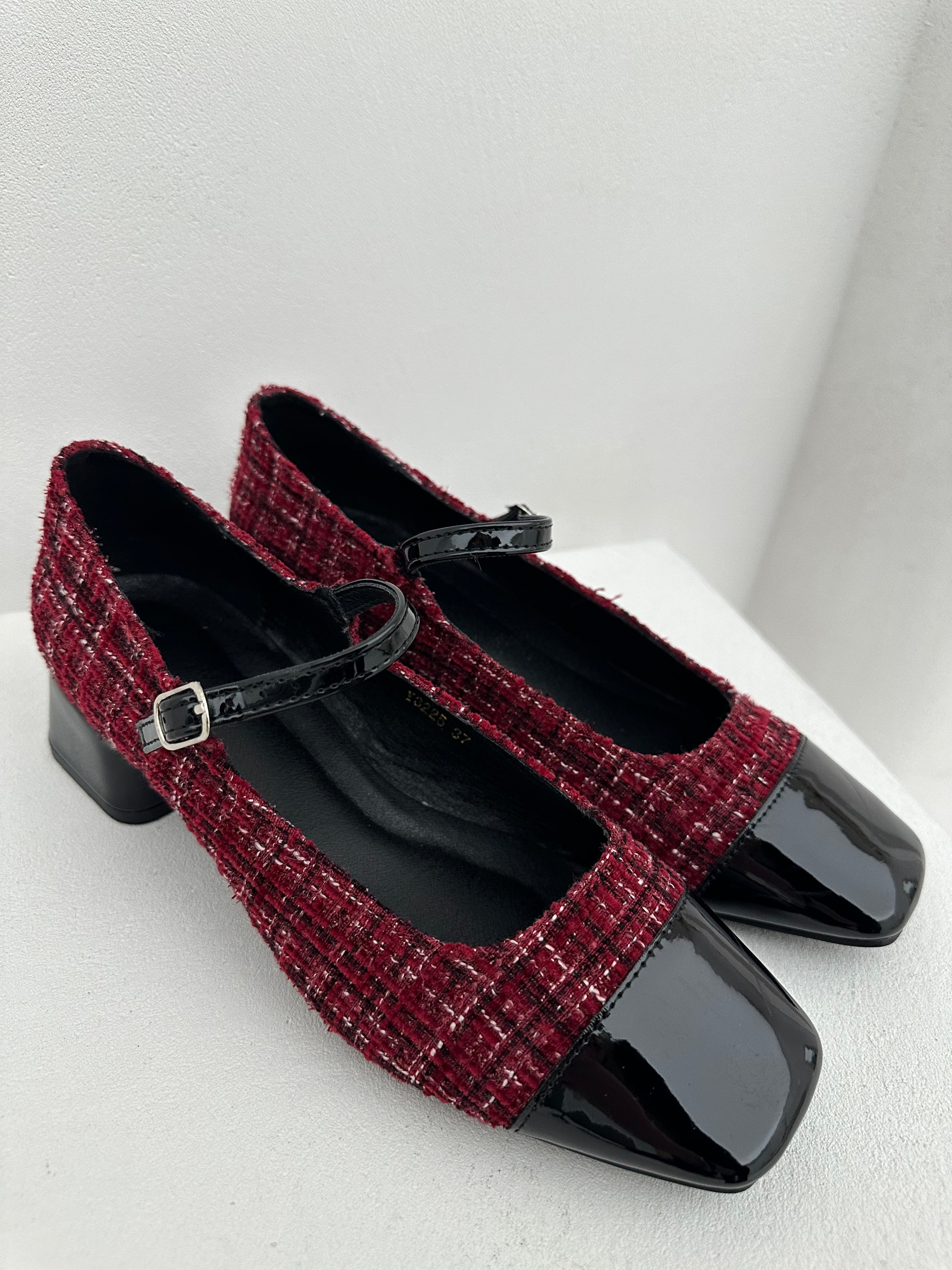 Mary Jane ‘IN TWEED’ punta in vernice Nere e Bordeaux