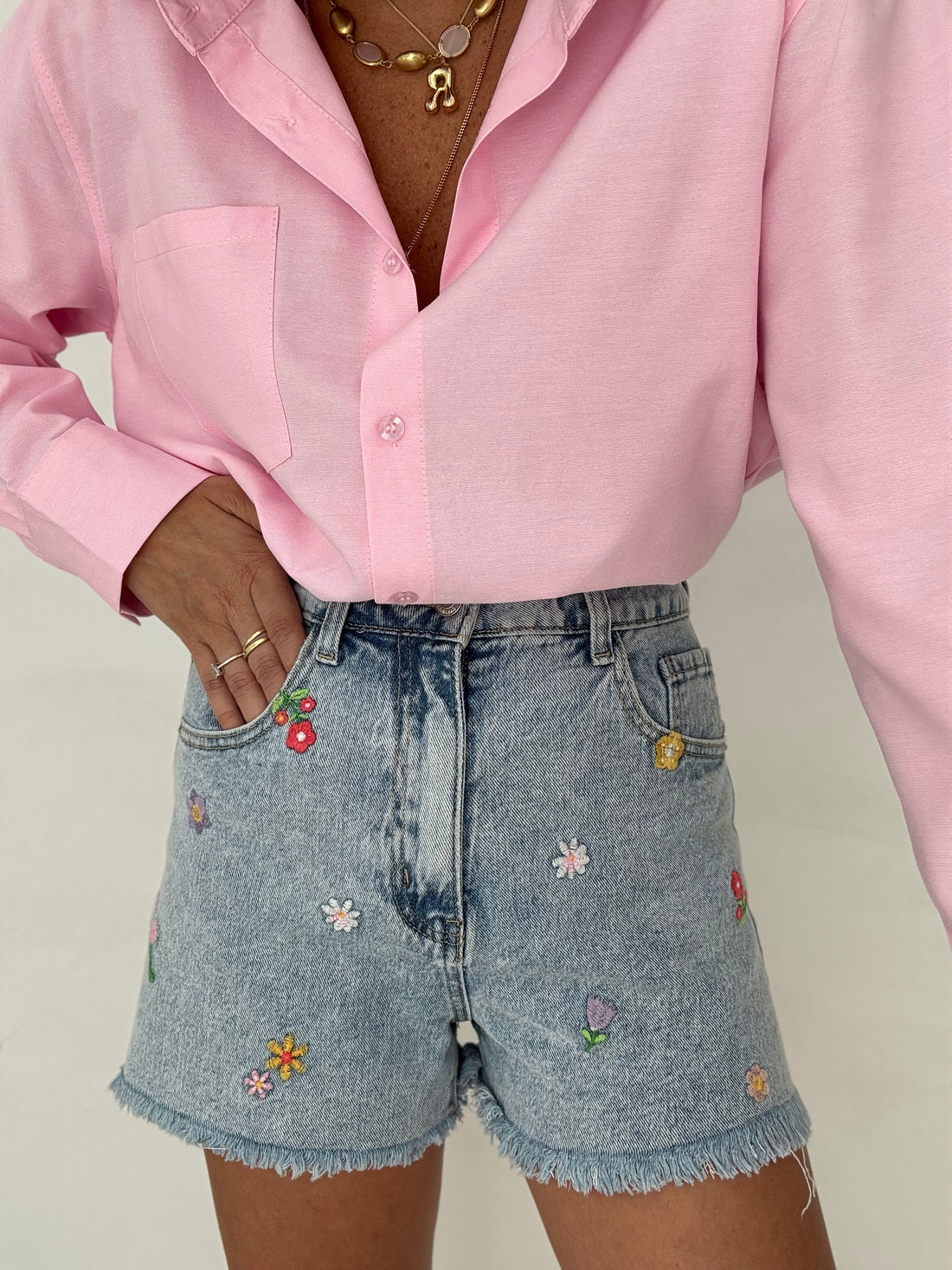 Pantaloncino ‘FIORI RICAMATI ’ in denim