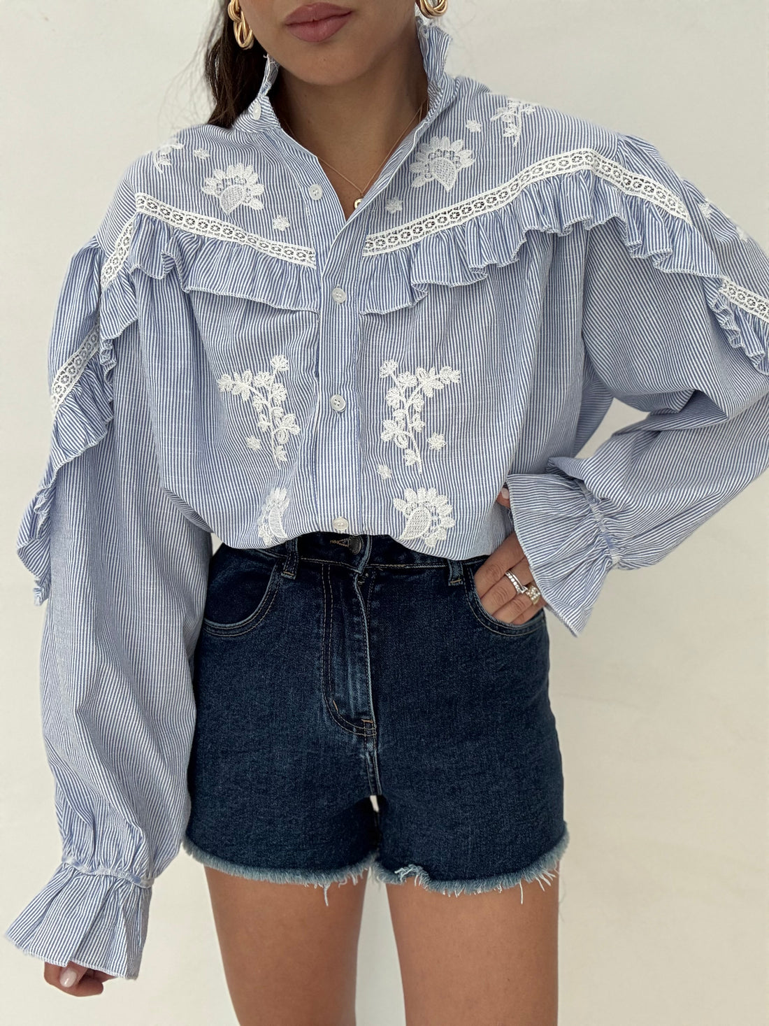 Camicia ‘ROUCHES E RICAMI’ 100%cotone Azzurra