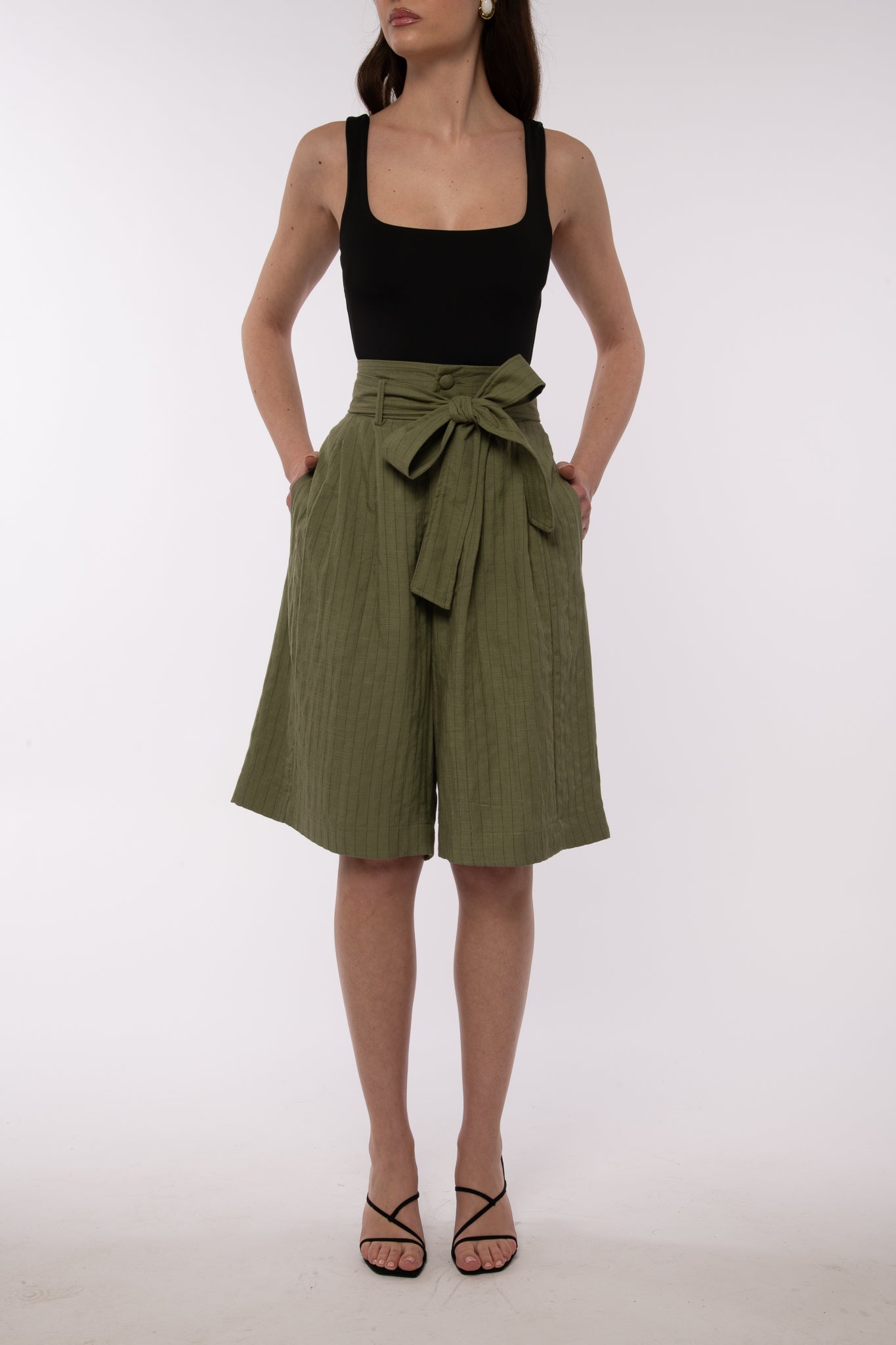 Bermuda ‘GESSATO’ 4% Lino By Lumina Verde Militare