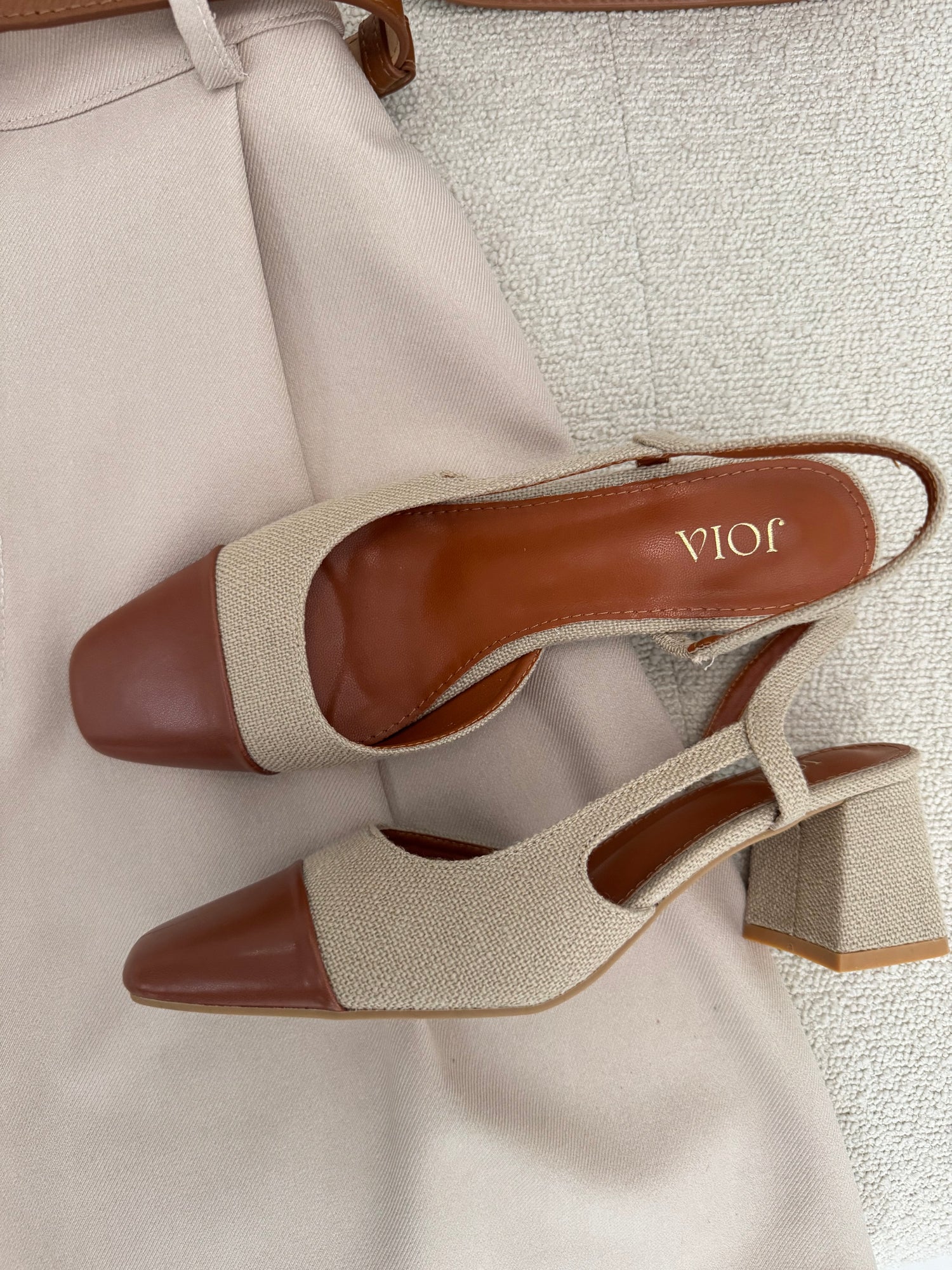 Scarpe ‘MODELLO GIULIA’ Rafia punta Camel