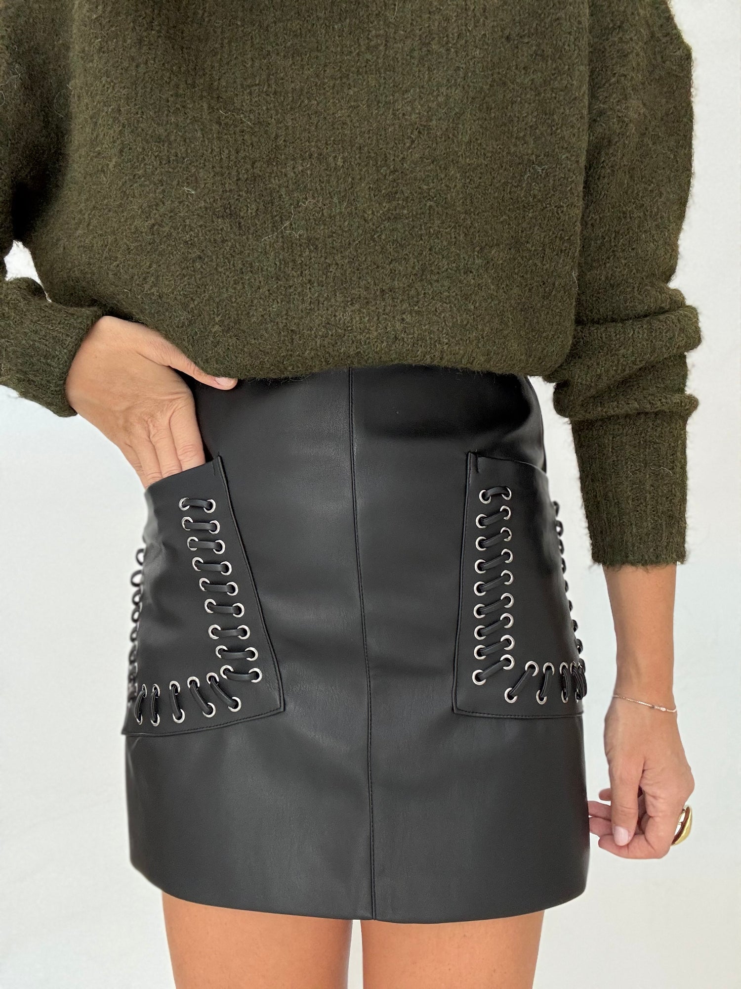 Gonna ‘ECOPELLE TASCHE E STRINGHE’ Nera