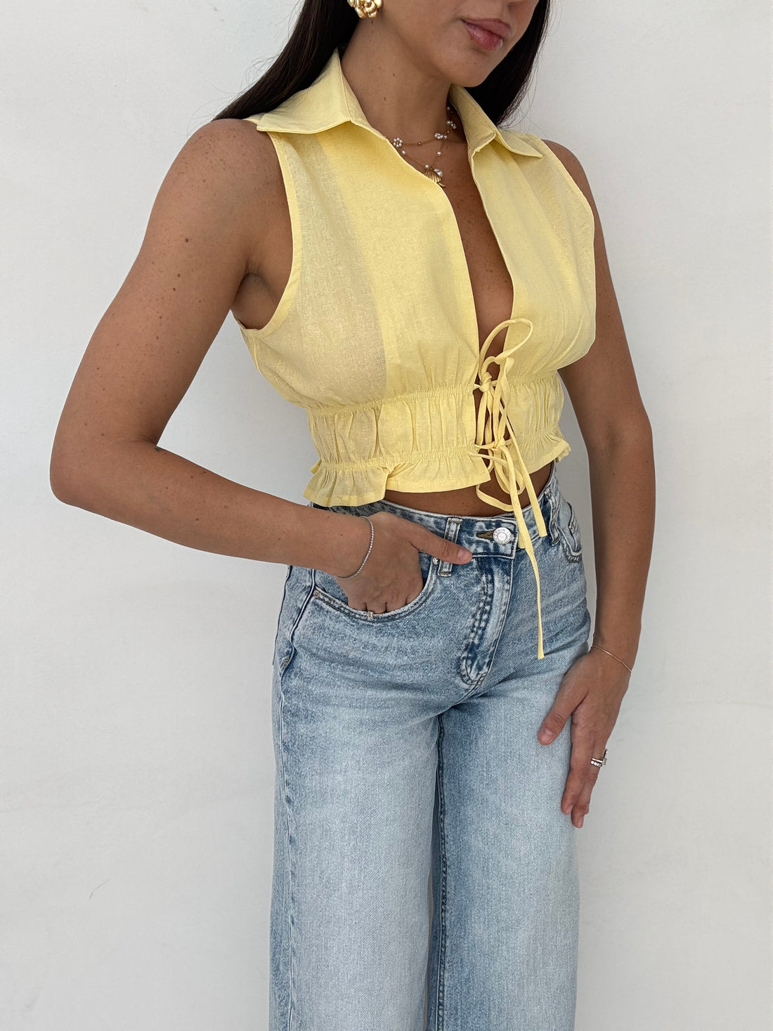 Top/Gilet ‘30%LINO’ con fiocchetti GIALLO
