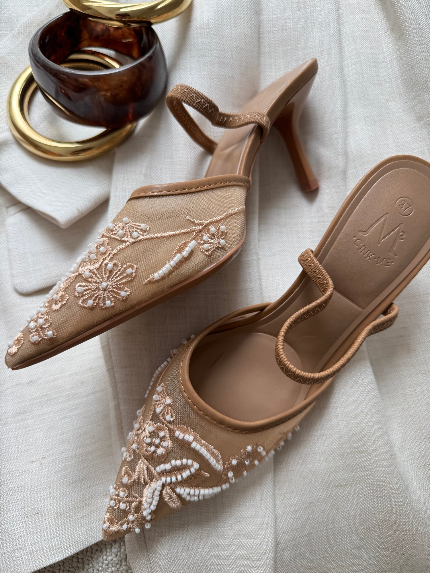 Décolleté ‘RICAMI E PERLINE’ Camel
