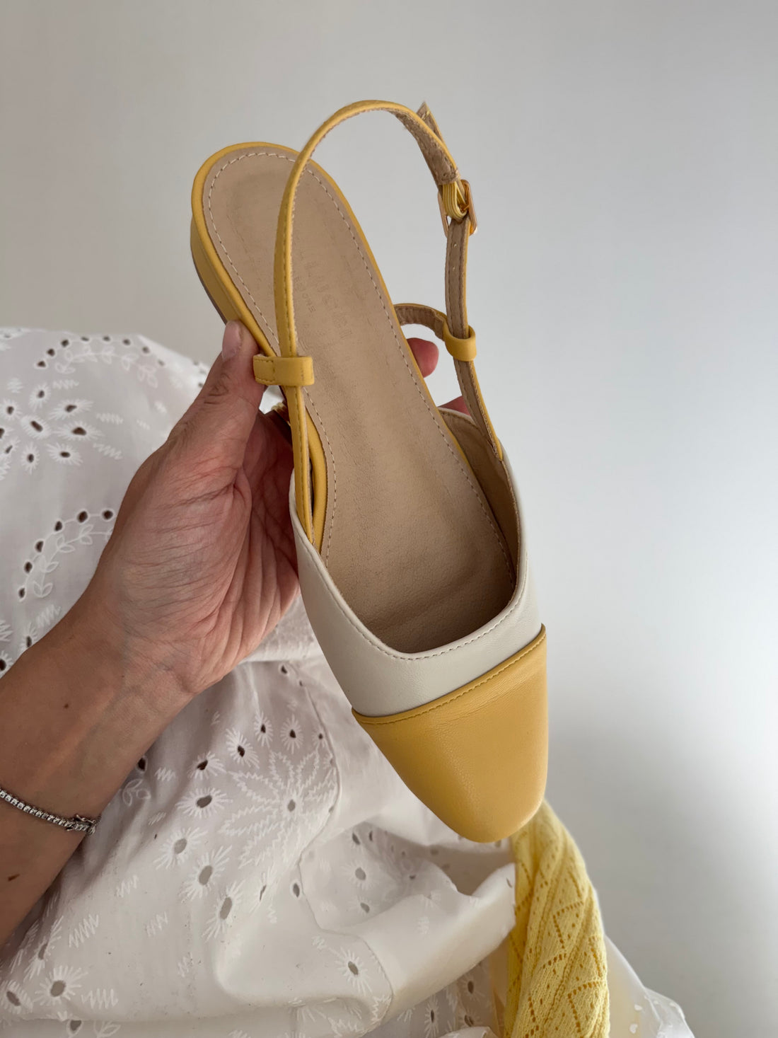 Scarpe ‘GIULIA ECOPELLE BASSE’ punta Gialla