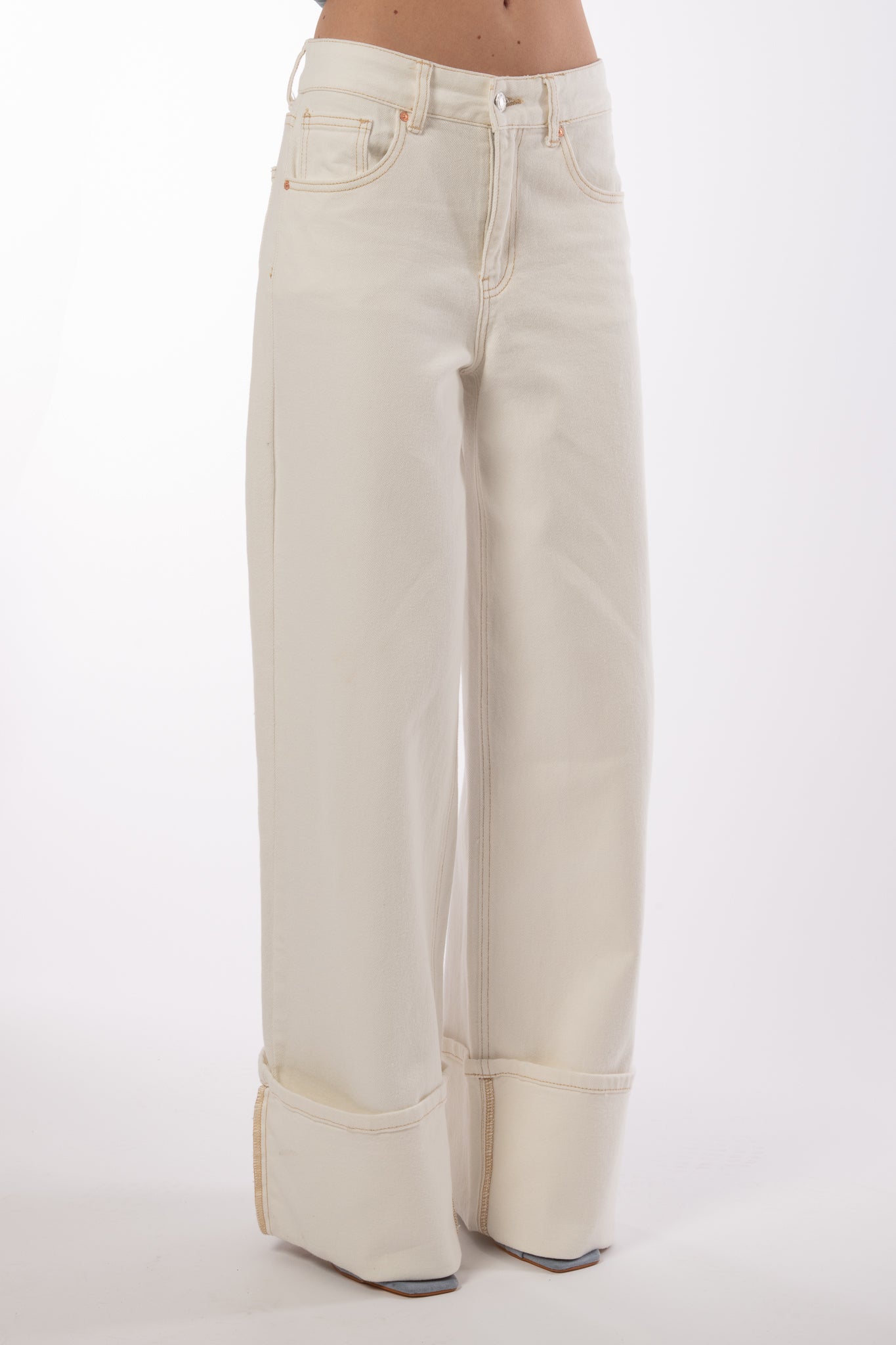 Jeans ‘PIEGONE’ bianco cuciture cuoio