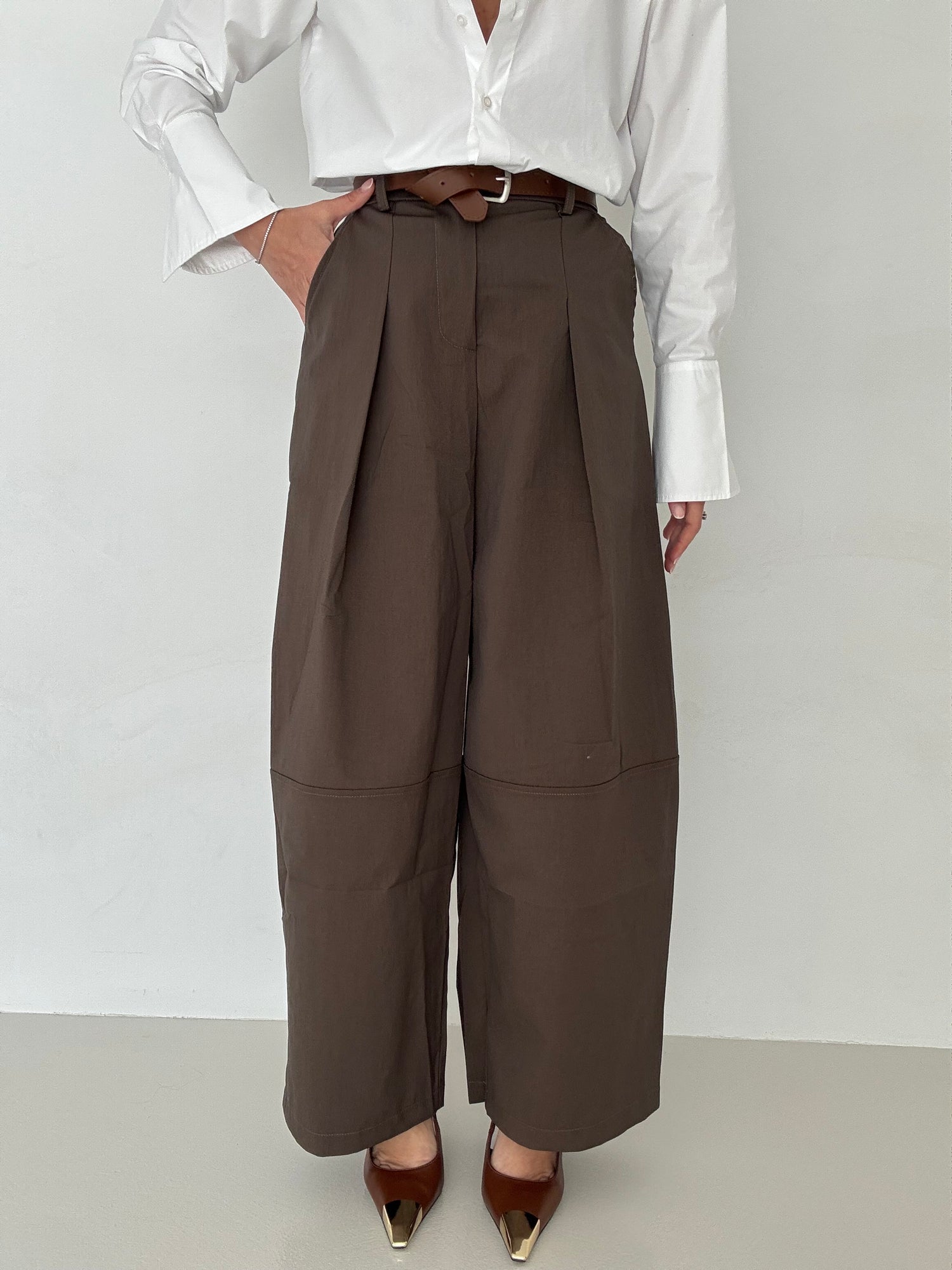 Pantalone ‘GAMBA LARGA’ con cintura Cacao