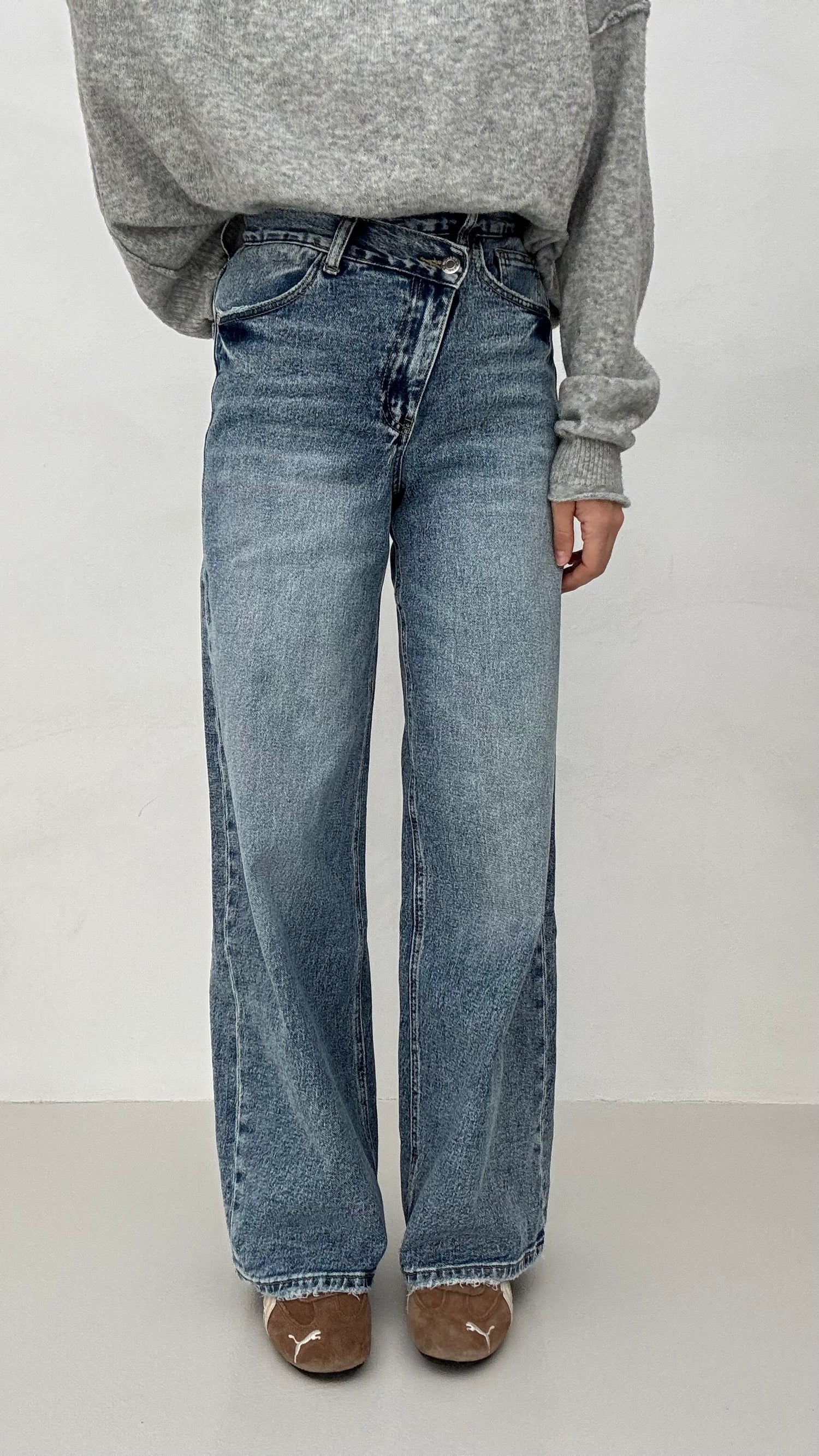 Jeans ‘BOTTONE ASIMMETRICO’ Denim Chiaro