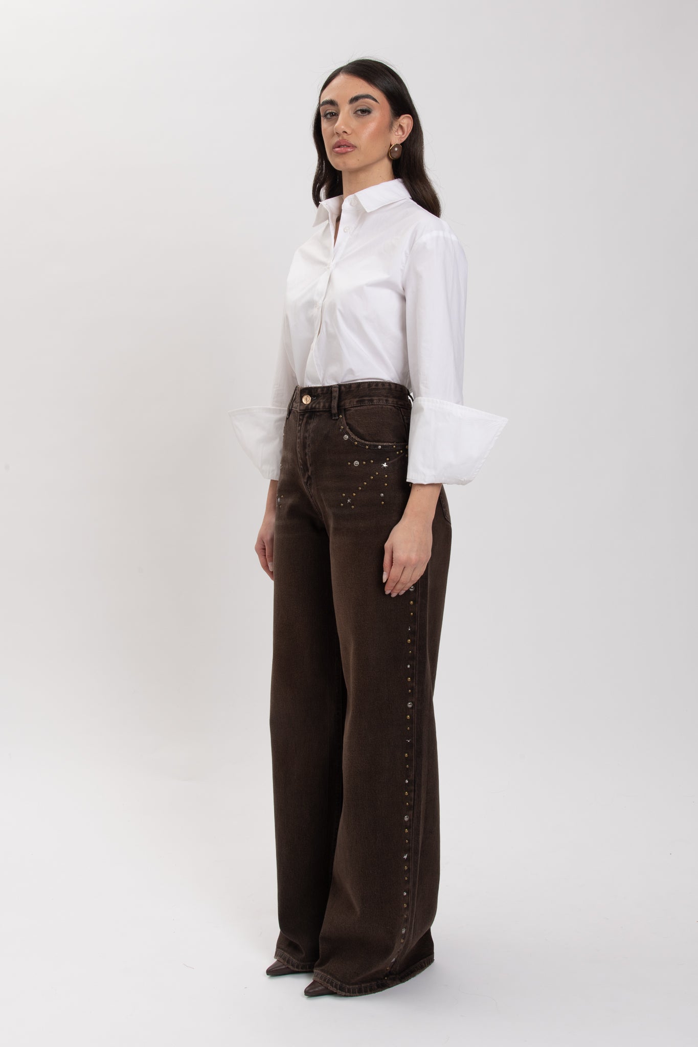 Jeans tela rigida con Borchie Cacao