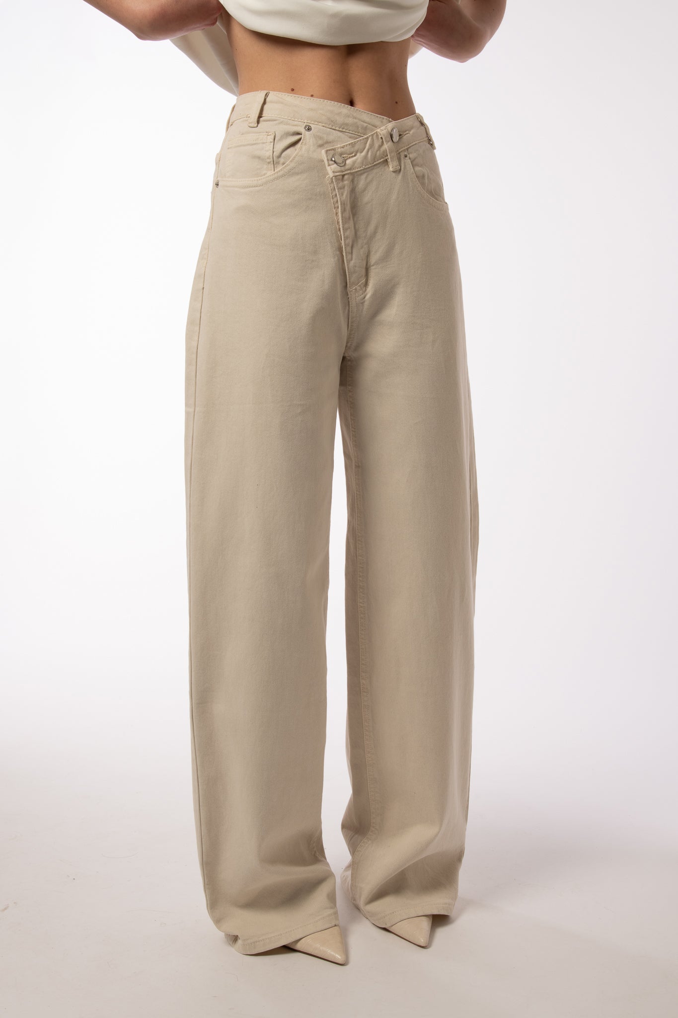 Jeans ‘ABBOTTONATURA ASIMMETRICA’ Panna