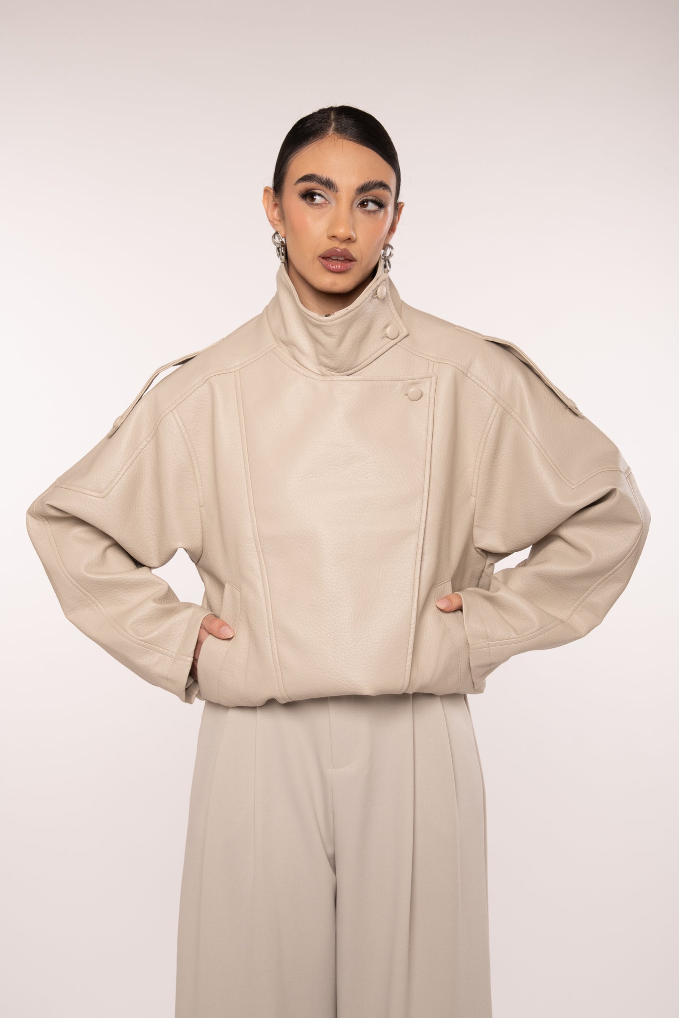 Chiodo/Bomber ‘COLLO ALTO’ 2.0 ecopelle Panna