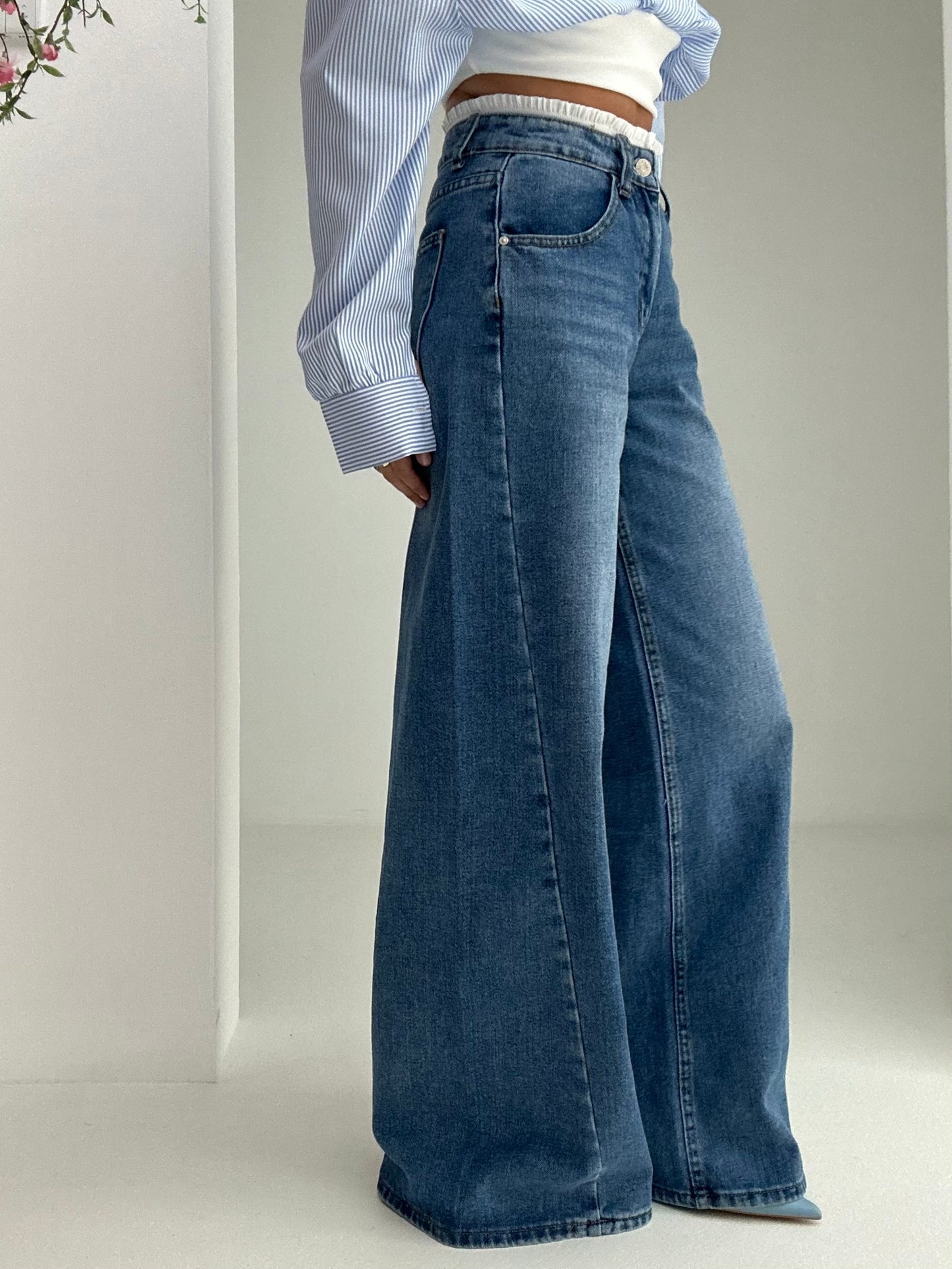 Jeans ‘MISS’ con elastico plissettato bianco